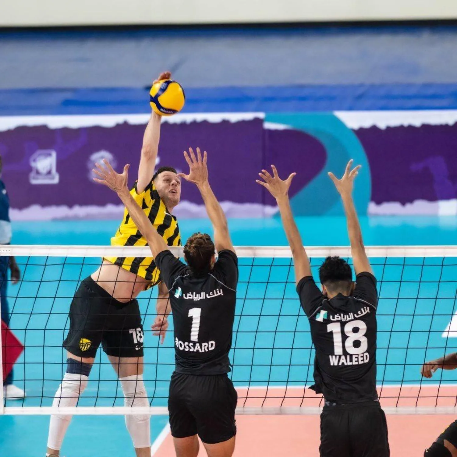 الهلال يهزم الاتحاد ويحجز مقعده في نهائي الاتحاد السعودي لكرة الطائرة (الشرق الأوسط)