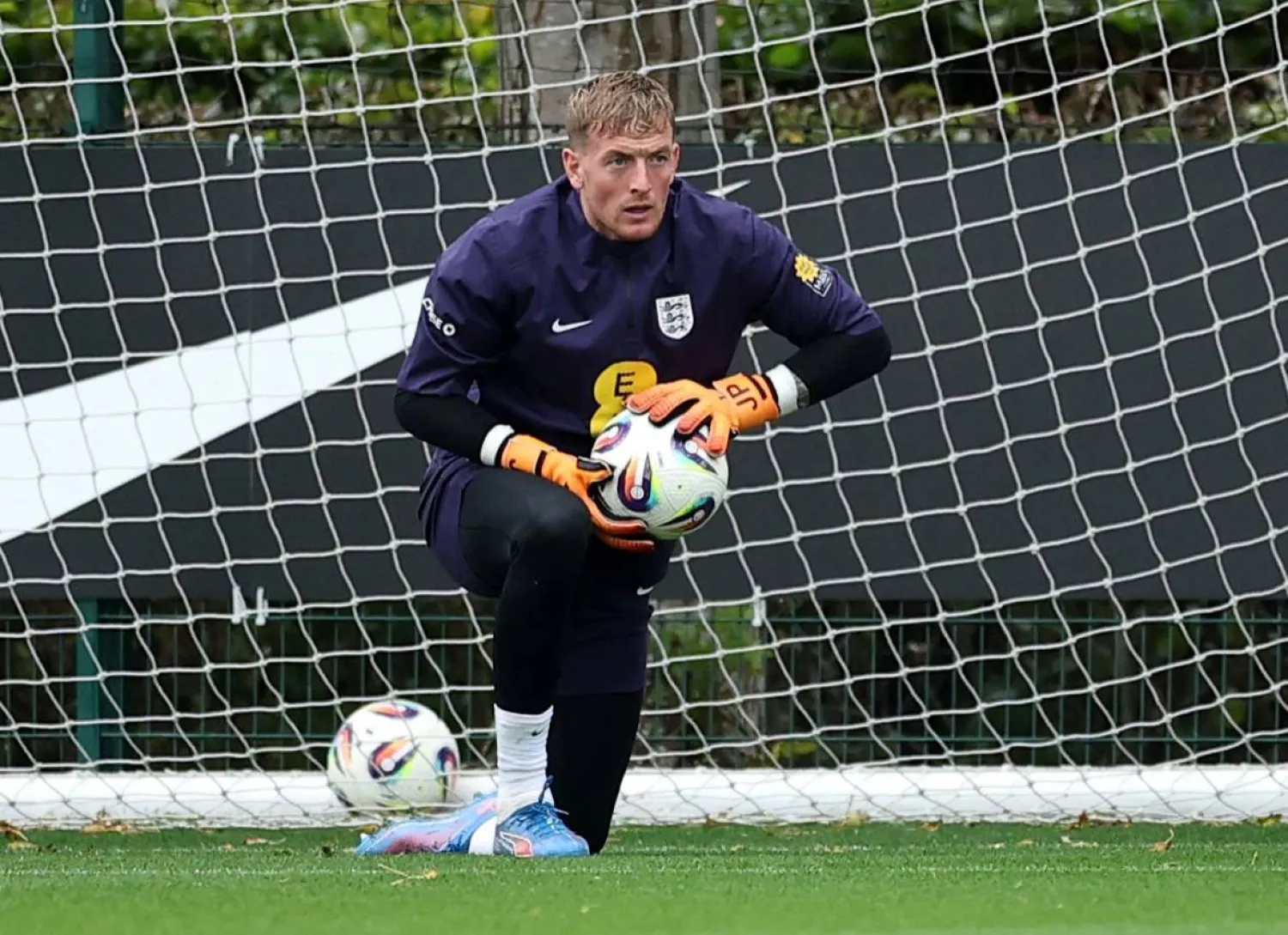 جوردان بيكفورد حارس مرمى إيفرتون ومنتخب إنجلترا (رويترز)