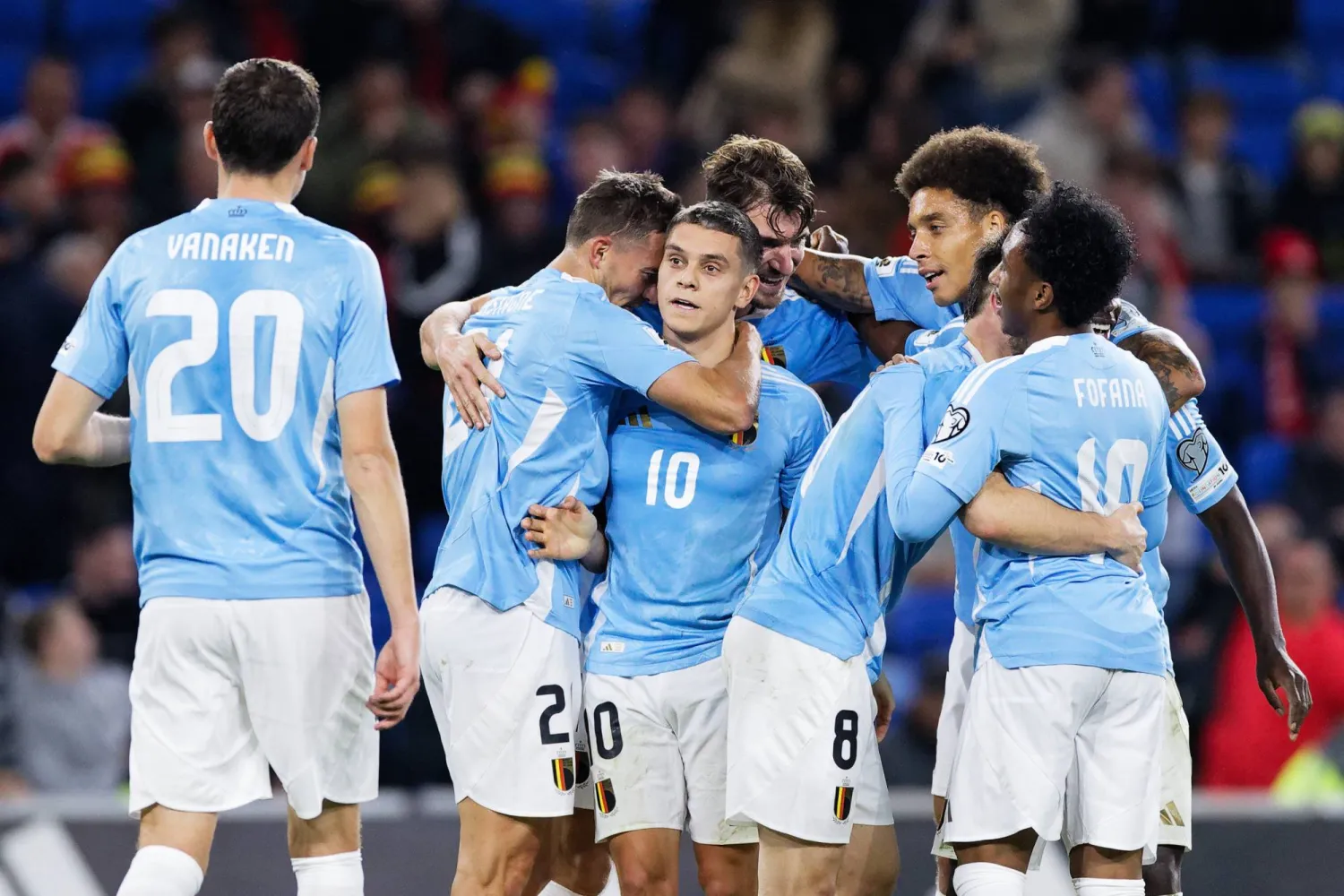 فرحة لاعبي بلجيكا بالفوز الكبير على ويلز (إ.ب.أ)