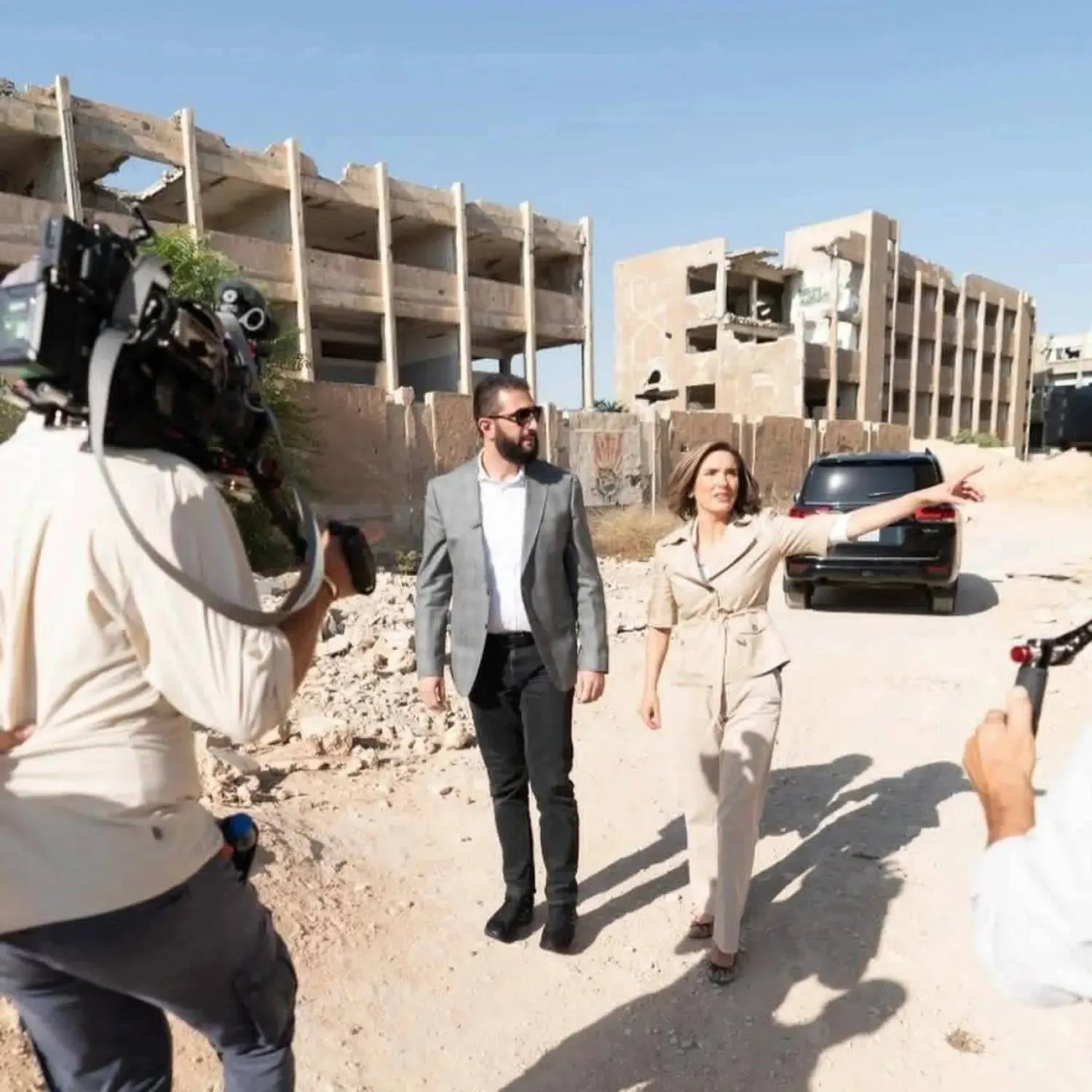  Syrian President Ahmed al-Sharaa and CBS News journalist, Margaret Brennan, amid destruction in Syria  