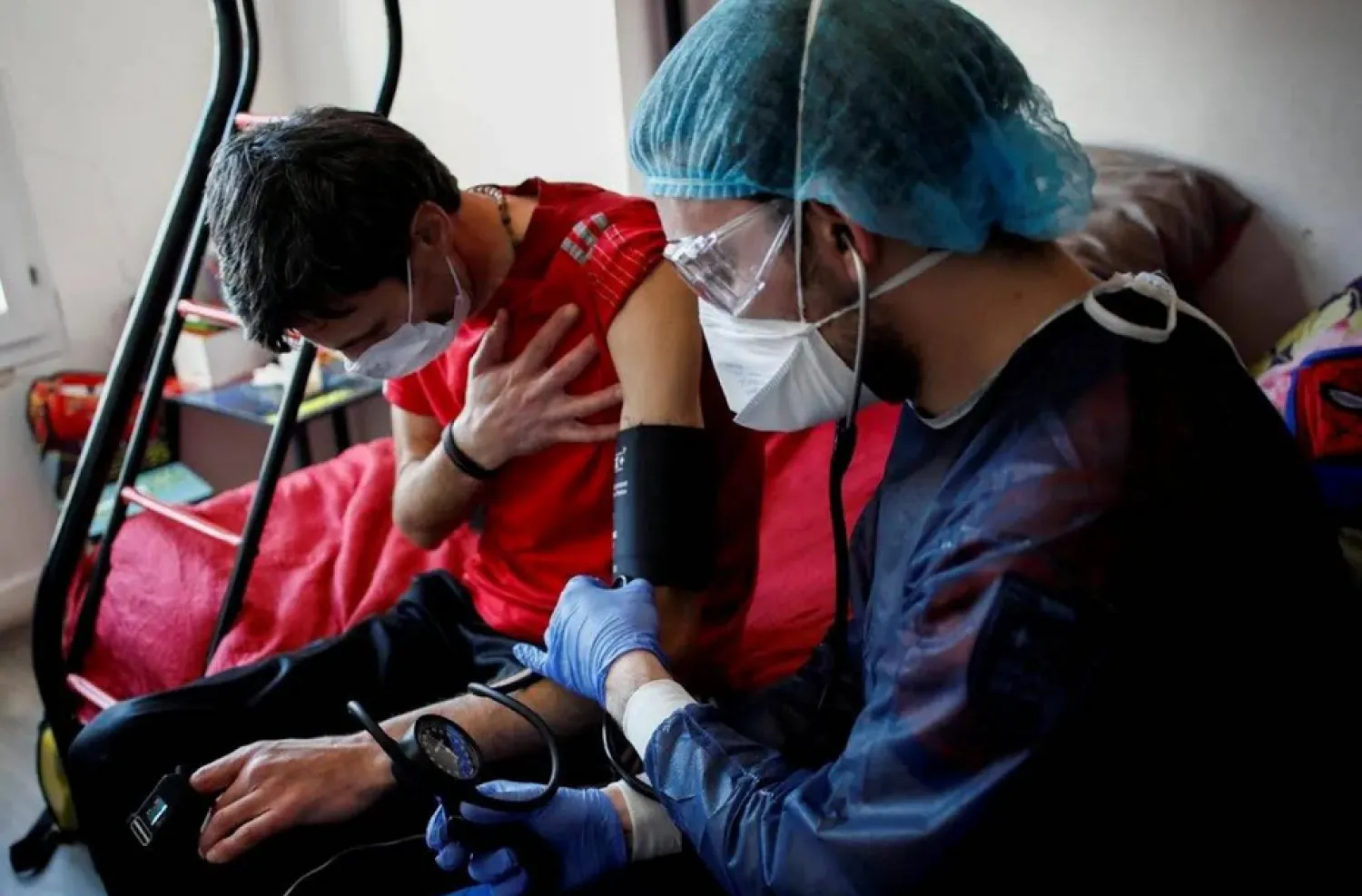 هناك ارتفاع في معدلات الوفيات بين المراهقين والشباب (رويترز)