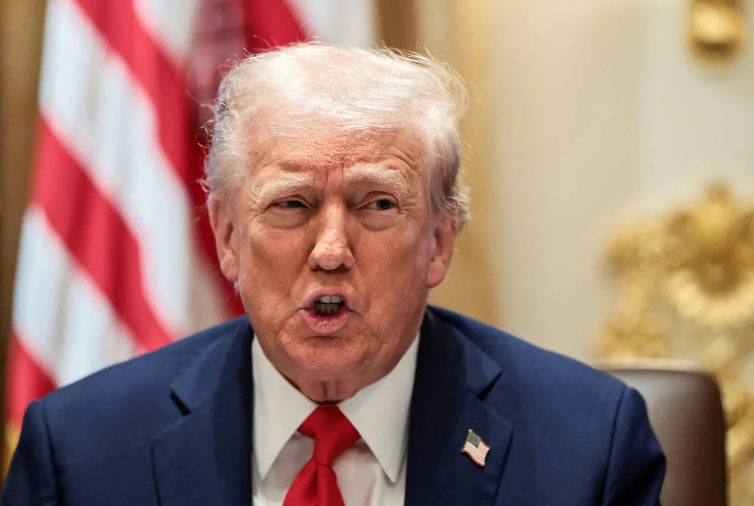 الرئيس الأميركي دونالد ترمب يتحدث خلال اجتماع وزاري في البيت الأبيض بالعاصمة واشنطن 9 أكتوبر 2025 (رويترز) 