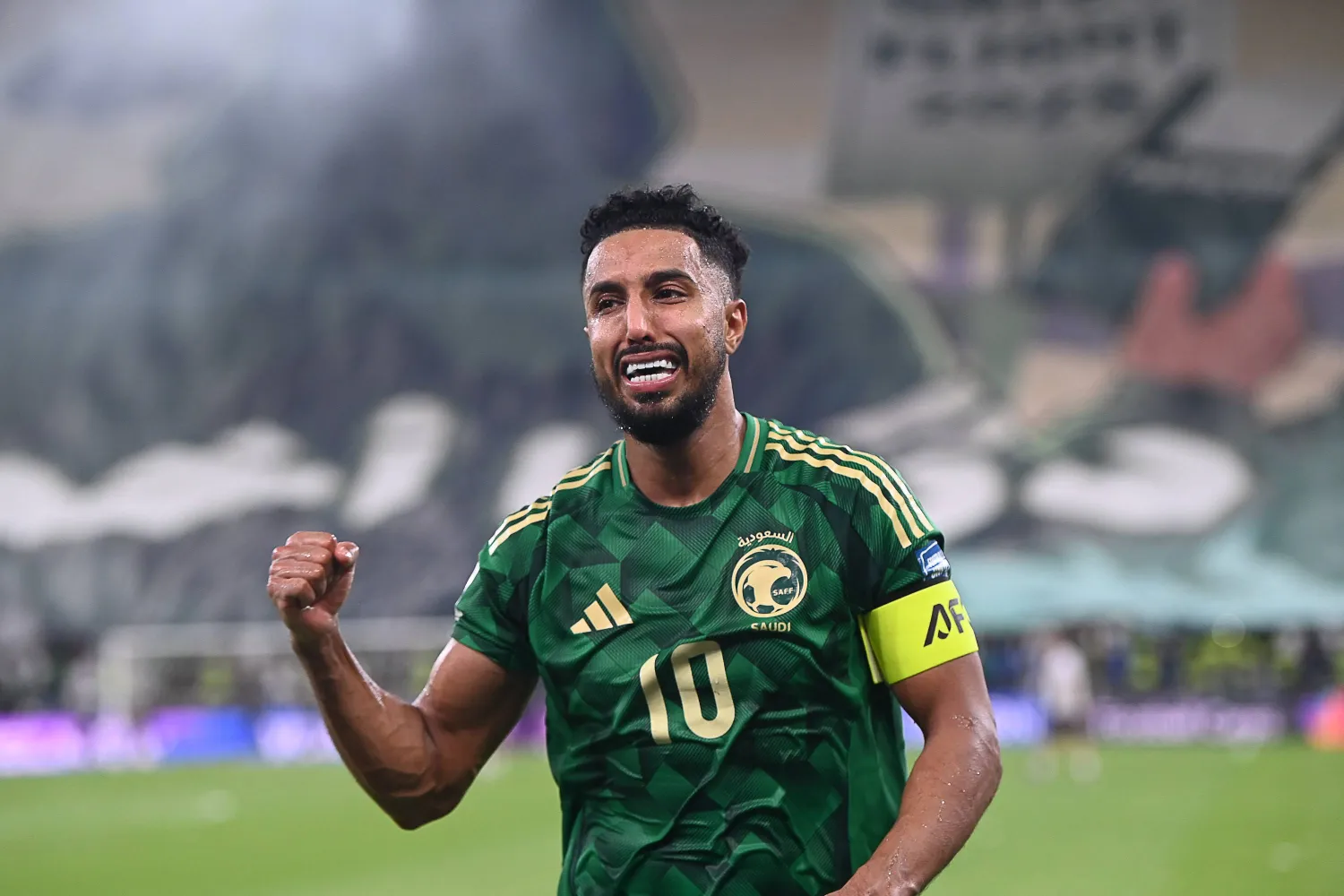 سالم الدوسري قائد الأخضر ودموع الفرح (تصوير: علي خمج)