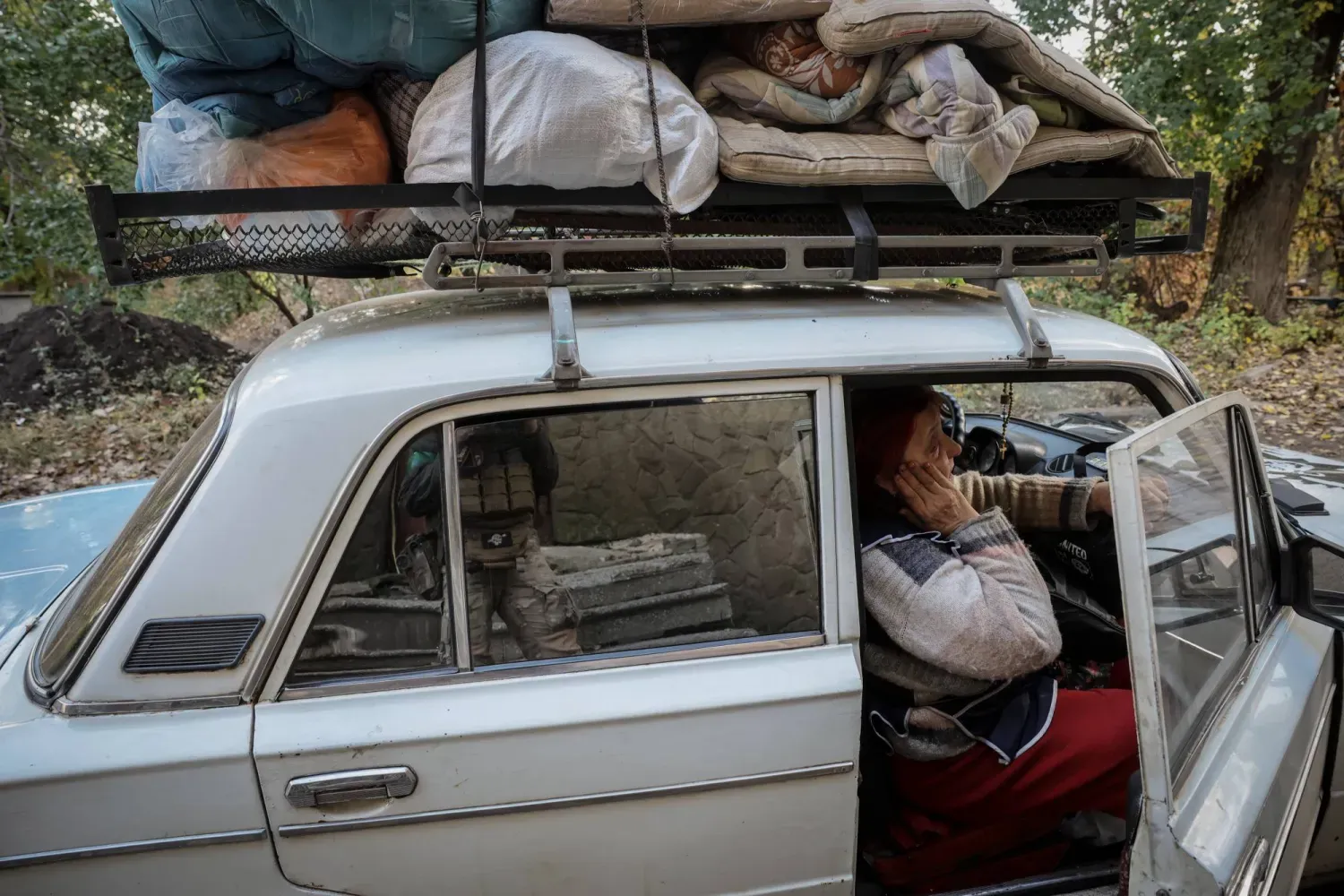 Ukrayna vatandaşları Donetsk bölgesinde çatışmalar yaklaşırken köylerini terk etmeye hazırlanıyor (AP)
