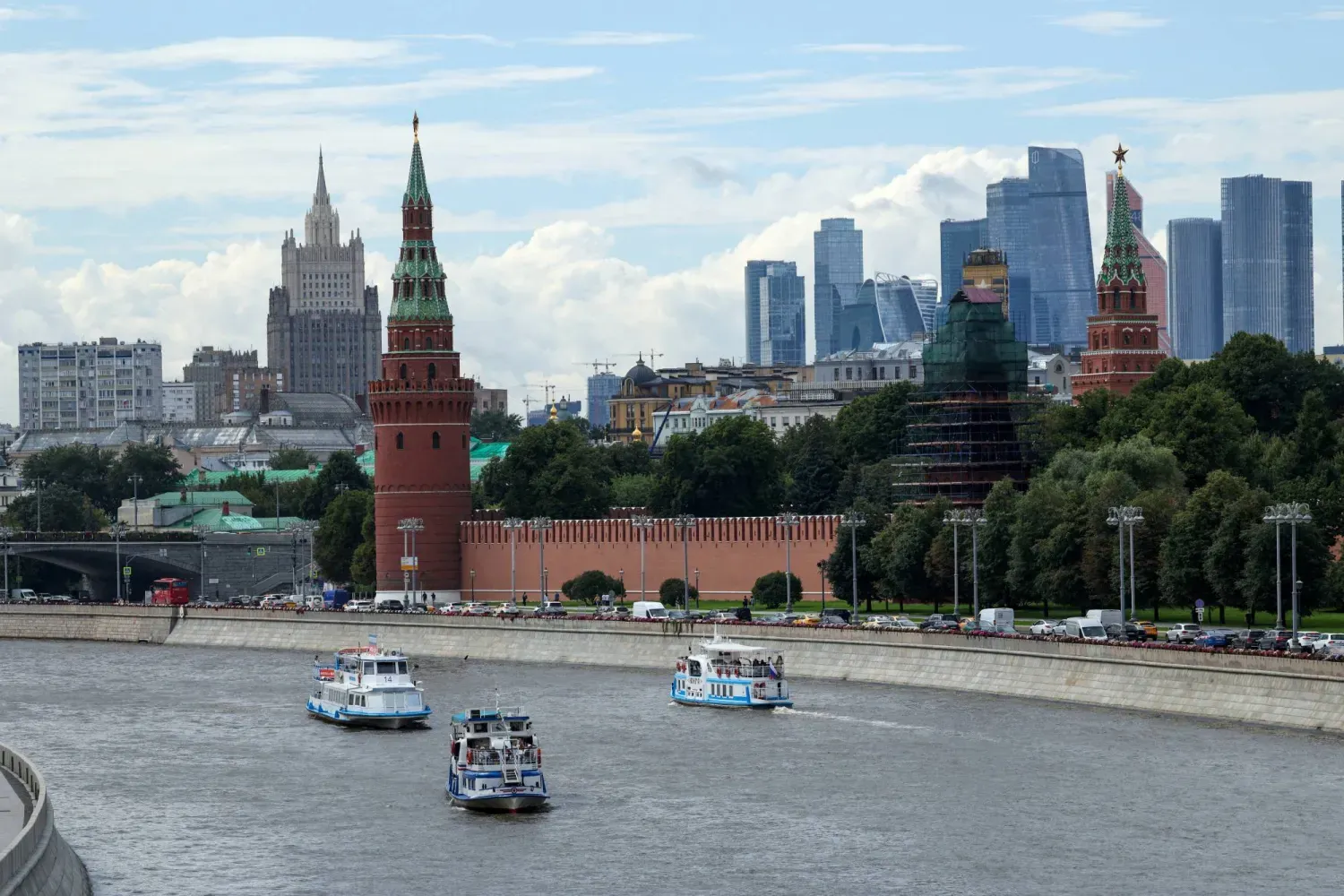 Moskova'nın merkezindeki Kremlin (Reuters)