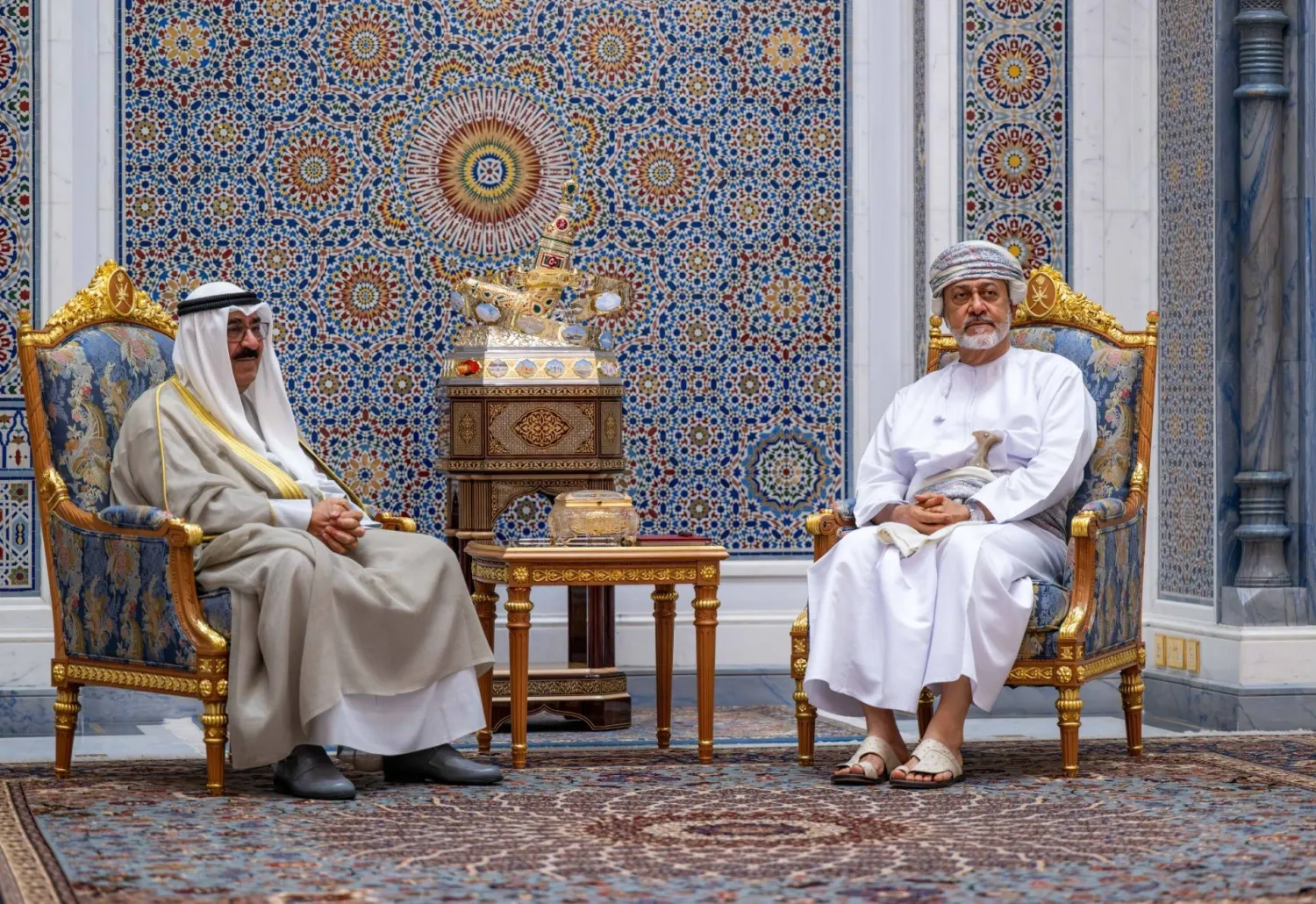 Sultan of Oman Haitham bin Tarik and Emir of Kuwait Sheikh Meshal Al-Ahmad Al-Jaber Al-Sabah meet in Muscat on Tuesday. (ONA)