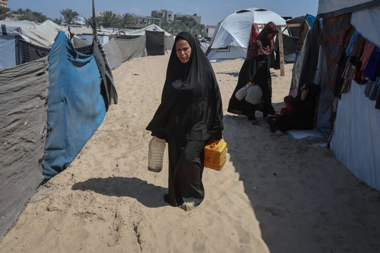 ما يقرب من 14 مليون شخص يواجهون خطر الجوع الشديد بسبب انخفاض المساعدات الإنسانية عالمياً (رويترز)