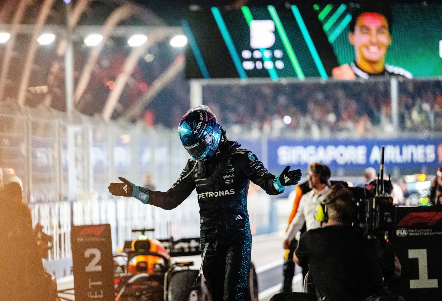 جورج راسل خلال منافسات جائزة سنغافورة الأخيرة (إ.ب.أ)