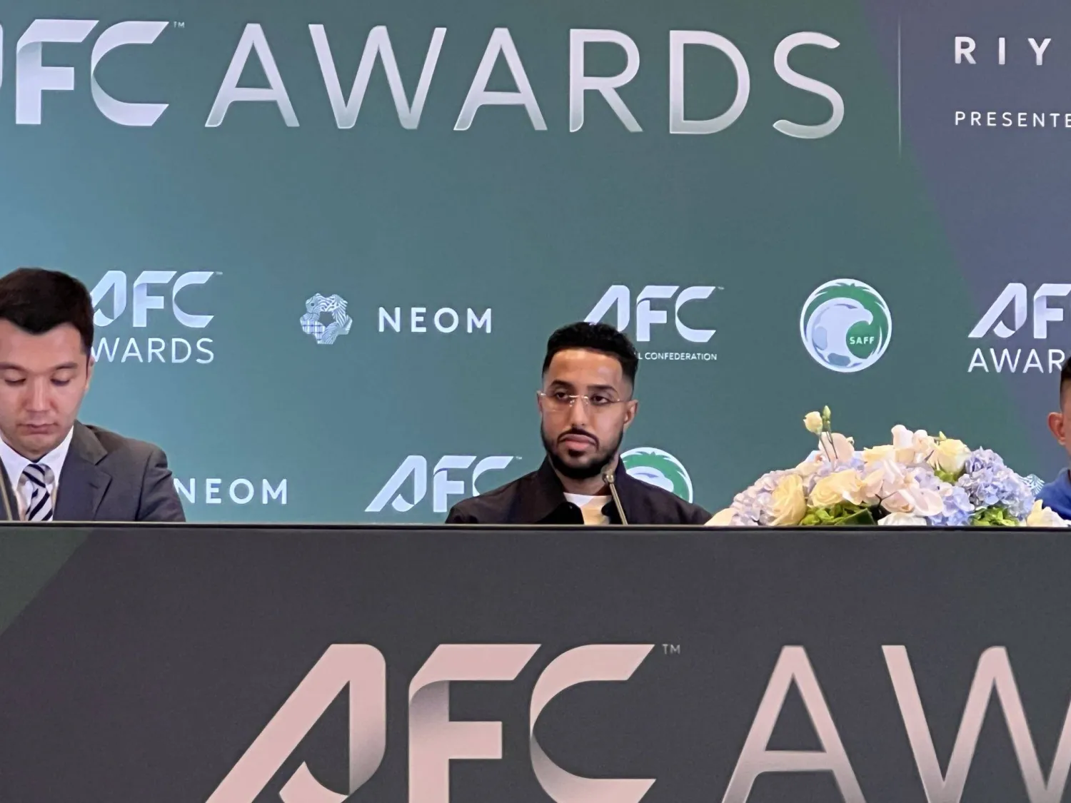 سالم الدوسري خلال المؤتمر الصحافي (الشرق الأوسط)