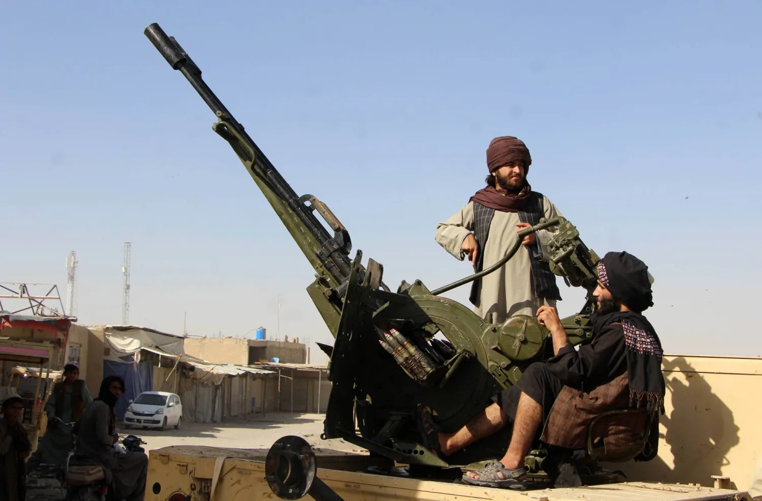 Taliban patrol during cross-border clashes between Taliban security forces and Pakistani soldiers at the Afghan-Pakistan border in Spin Boldak, Afghanistan, 15 October 2025. EPA/QUDRATULLAH RAZWAN