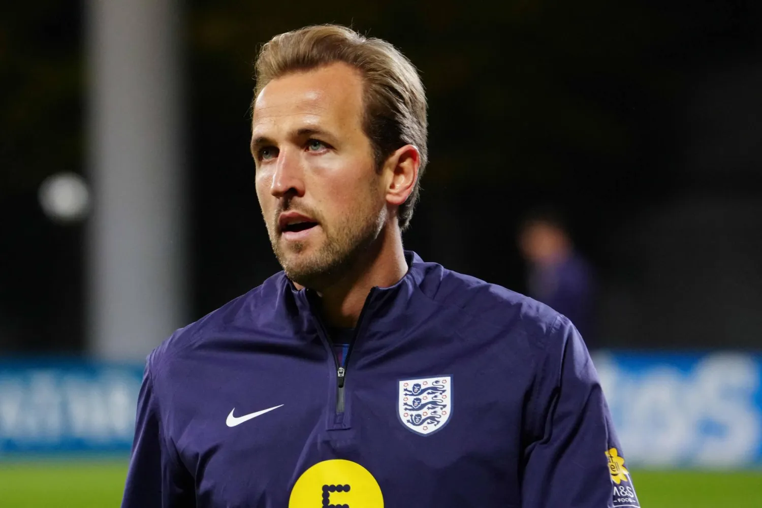 هاري كين يواصل تألقه إذ يتصدر قائمة الهدافين بعد أن سجل 11 هدفاً بالدوري حتى الآن كما أحرز قائد منتخب إنجلترا هدفين في الفوز الكبير 5 - صفر على لاتفيا (أ.ف.ب)