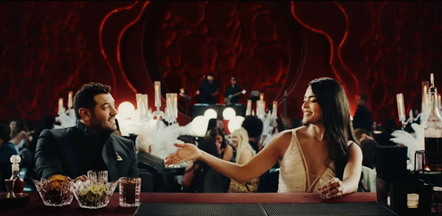 عمرو يوسف وأسماء جلال في لقطة من البرومو الترويجي الثاني لفيلم «السلم والثعبان 2» (الشركة المنتجة)