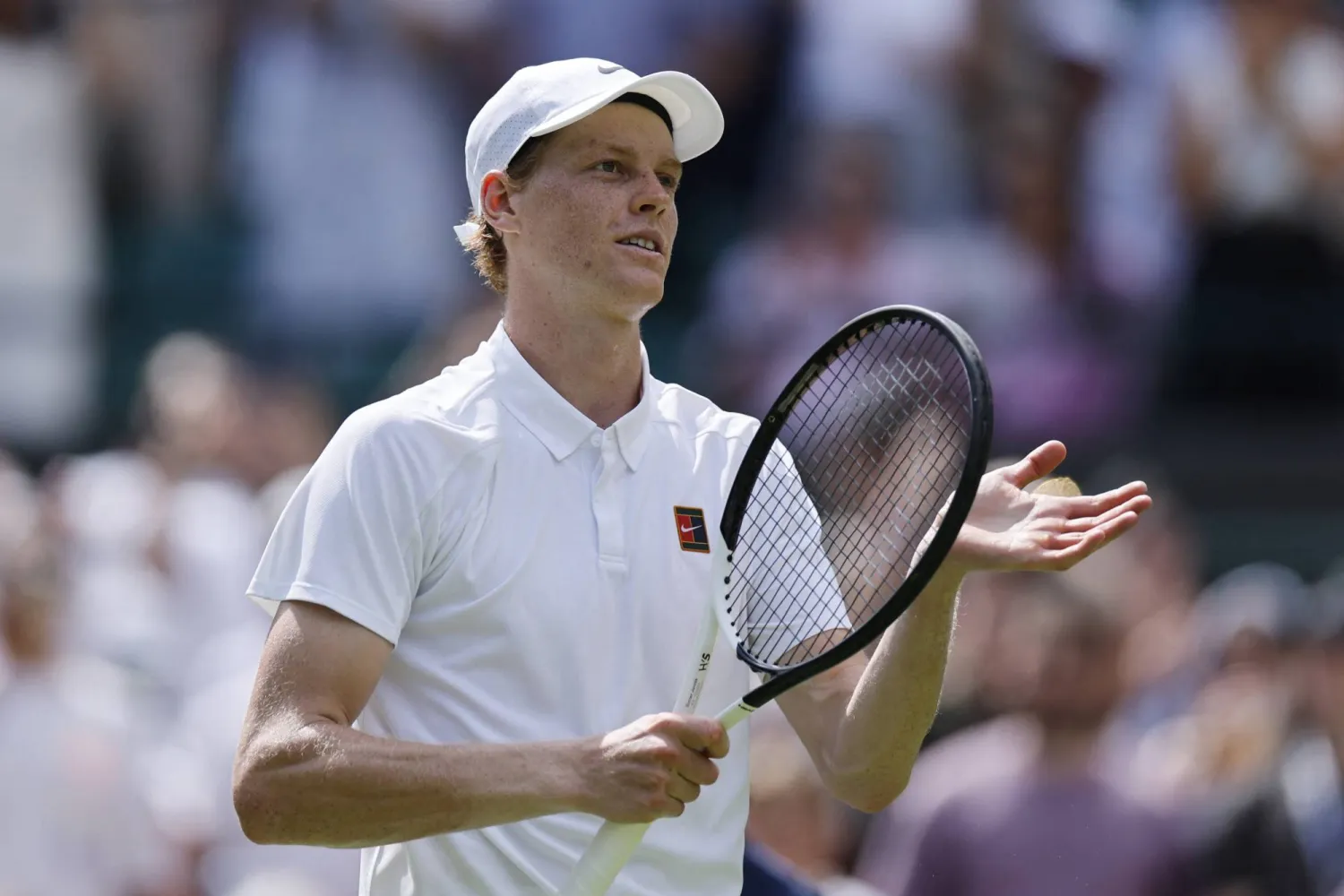 لاعب التنس الإيطالي يانيك سينر (رويترز)