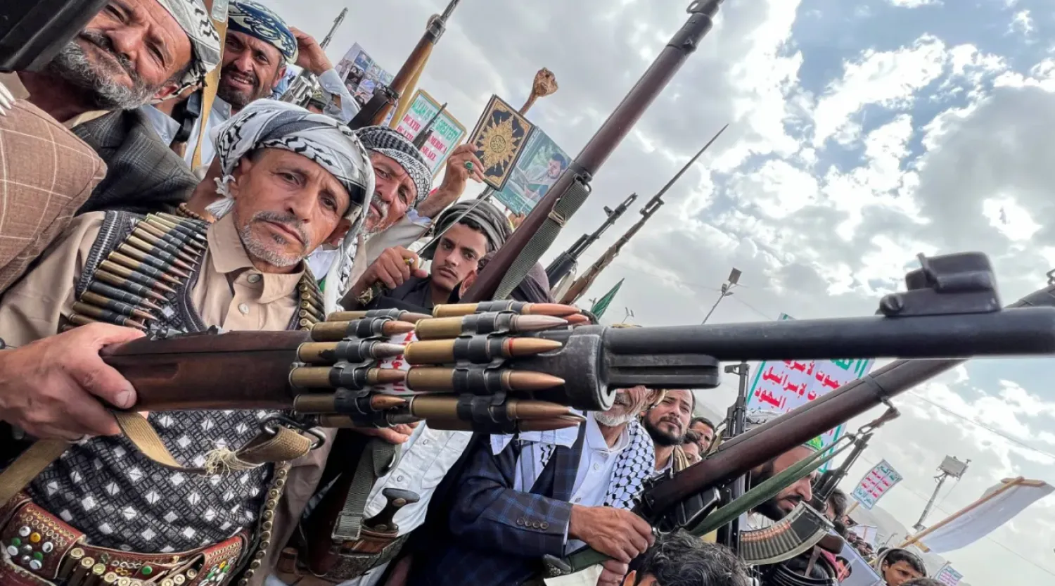 Protesters hold weapons, during a demonstration of predominantly Houthi supporters to condemn US strikes in Yemen, Sanaa, May 30, 2025. REUTERS/Adel Al Khader