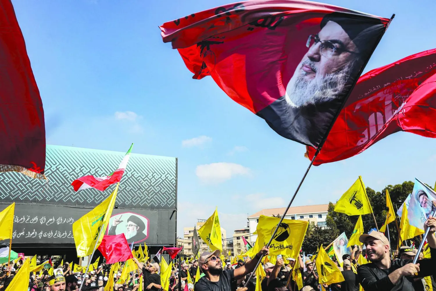 مناصرون لـ«حزب الله» يشاركون في ذكرى اغتيال نصر الله (أ.ف.ب)