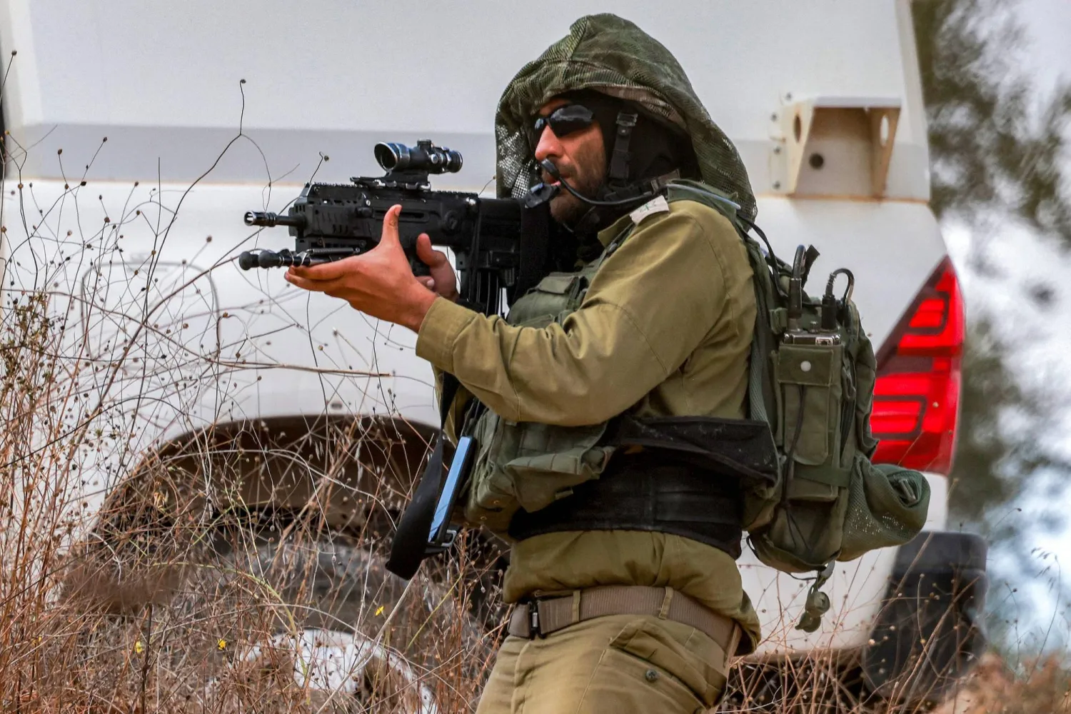 جندي إسرائيلي في نابلس بالضفة الغربية (أ.ف.ب)
