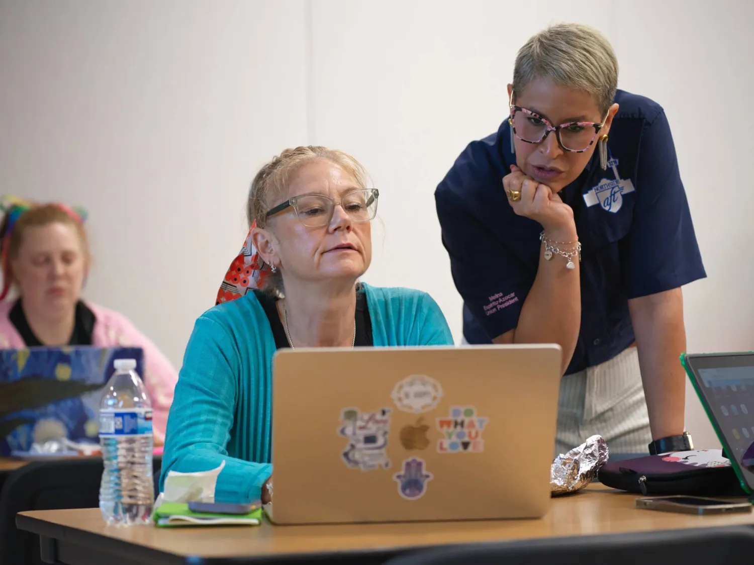 Northside American Federation of Teachers President Melina Espiritu-Azocar, right, speaks with middle school teacher Celeste Simone during a Microsoft AI skilling event, Saturday, Sept. 27, 2025, in San Antonio. (AP Photo/Darren Abate)