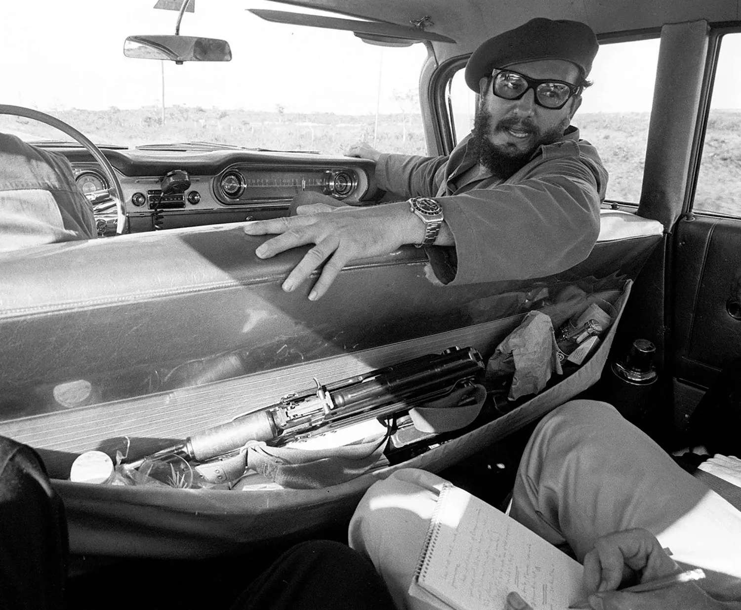 فيدل كاسترو... حاول الأميركيون إطاحته في إنزال «خليج الخنازير» وبسيجار وقلم مسمومين وببدلة غوص ملوثة ببكتيريا السل (أرشيف نيويورك تايمز)