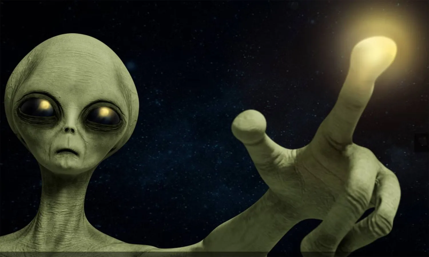 تُراقب الأرض من بعيد بنظرات غامضة (غيتي)