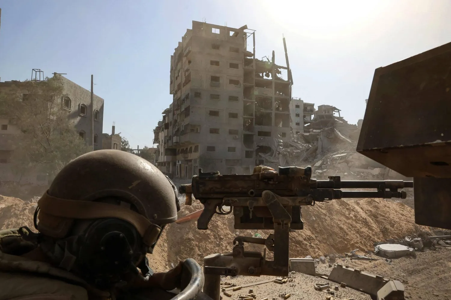 جندي إسرائيلي بقطاع غزة في 3 أكتوبر 2025 (أ.ف.ب)