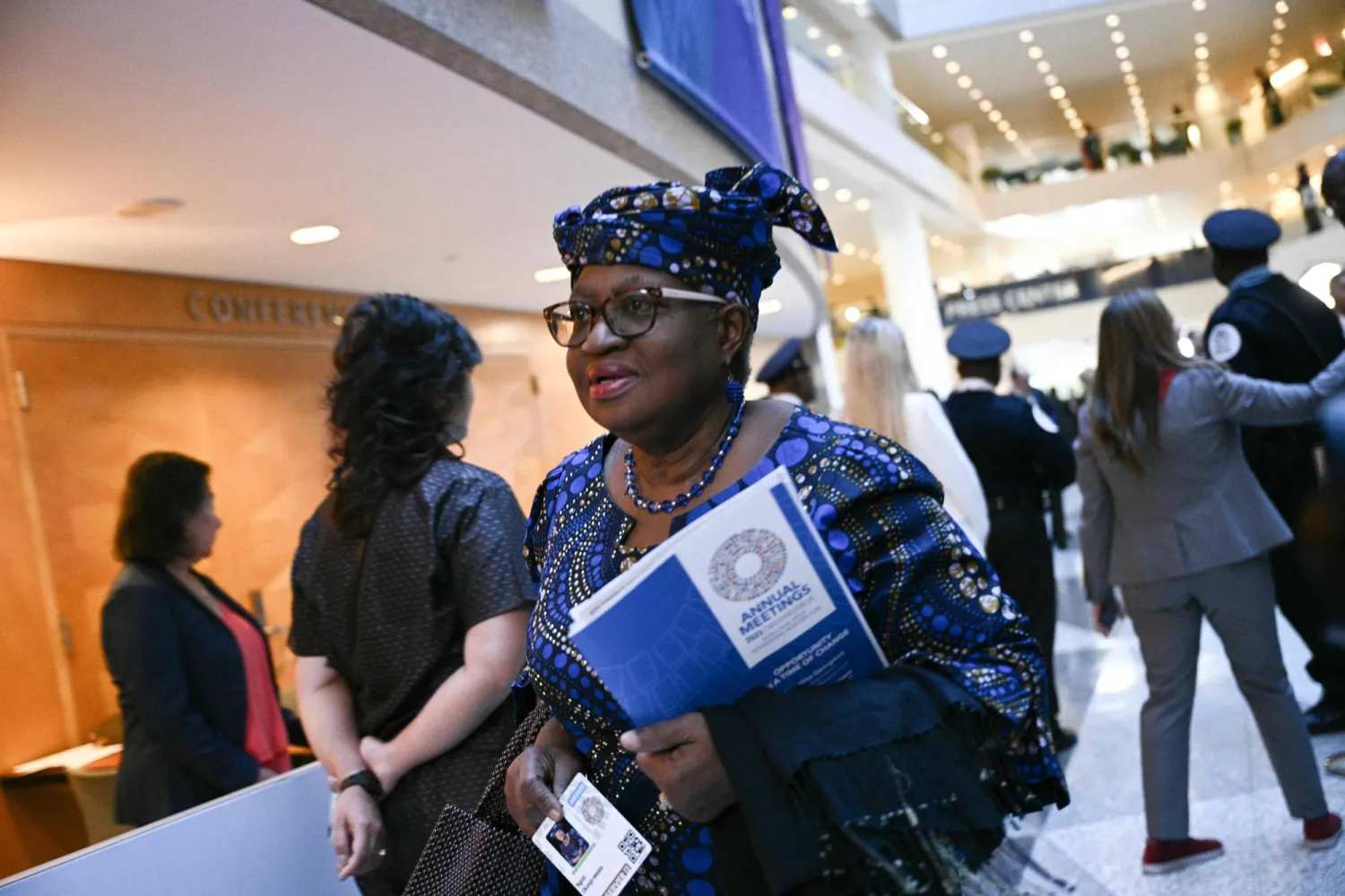 مديرة منظمة التجارة العالمية نغوزي أوكونجو-إيويالا في الاجتماعات السنوية لصندوق النقد والبنك الدوليين في واشنطن (أ.ف.ب)