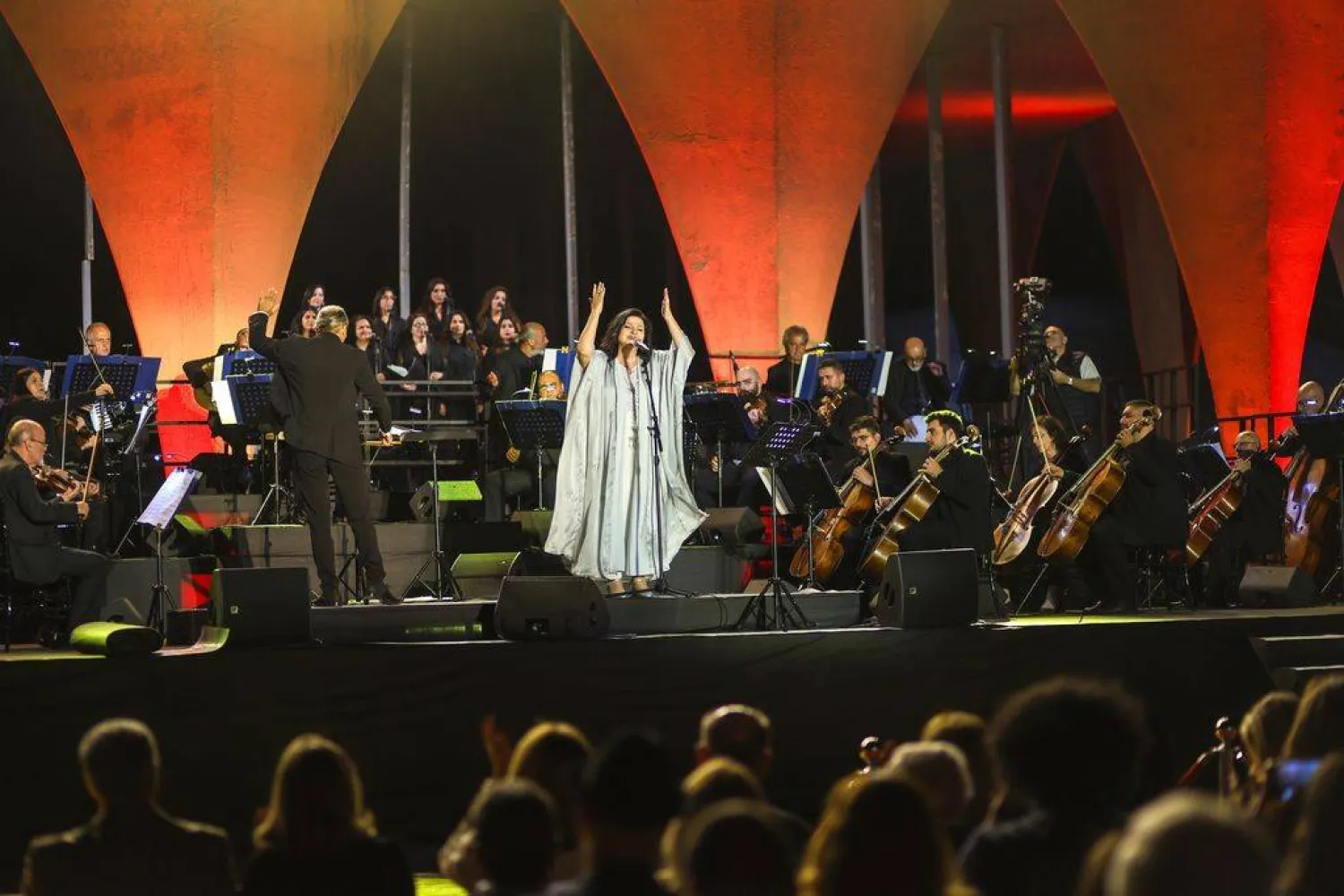 استمع الجمهور من جاهدة لأغنيات لها ولنجوم الغناء العربي (الجهة المنظمة)