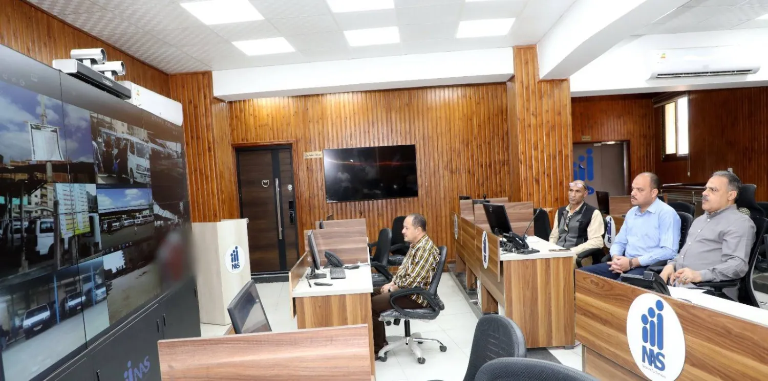 عدد من المسؤولين يتابعون حركة المواصلات بعد زيادة الوقود من غرف العمليات (محافظة الشرقية)