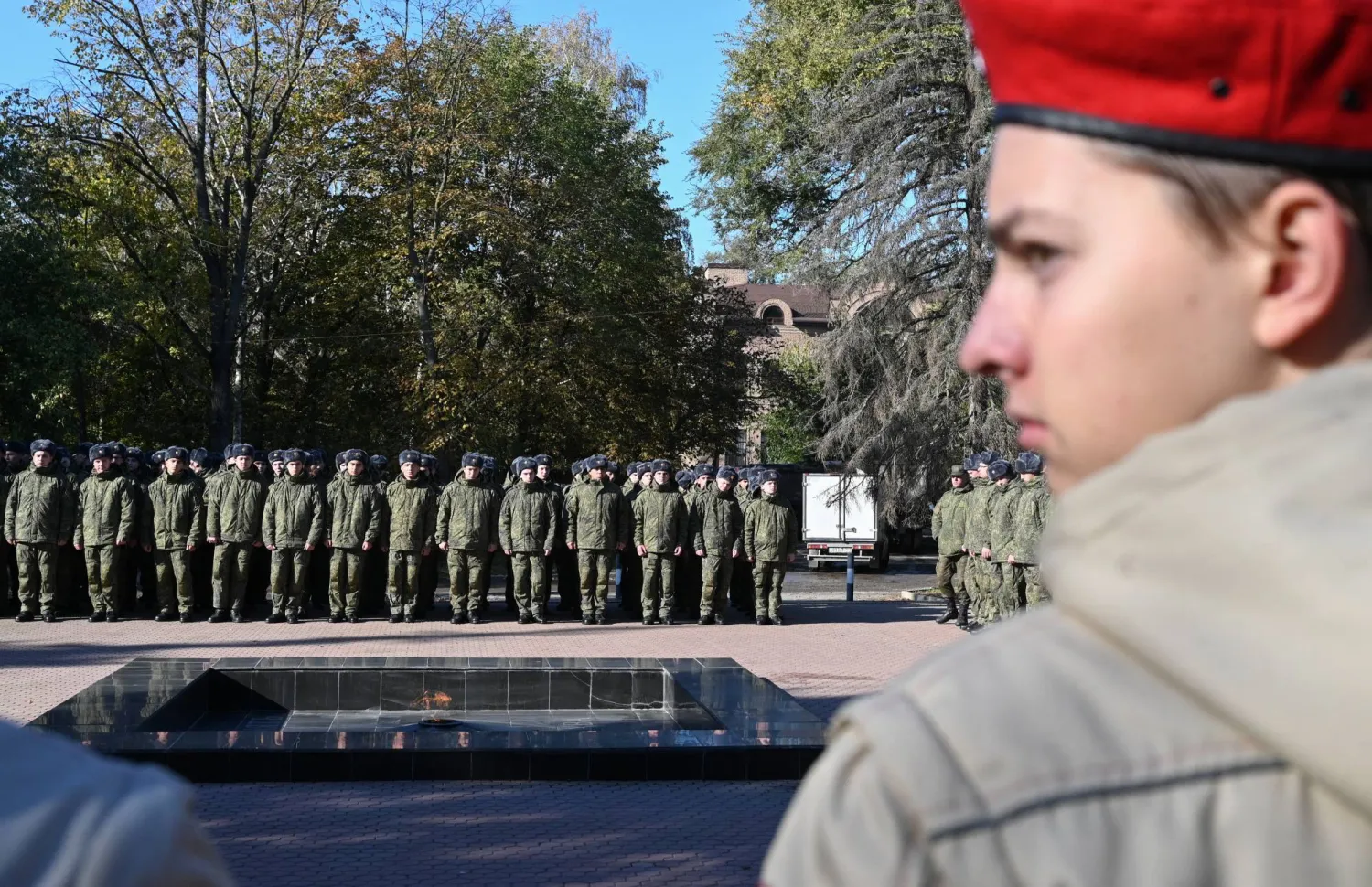مجنّدون روس مدعوّون لتأدية الخدمة العسكرية بمنطقة روستوف (رويترز)