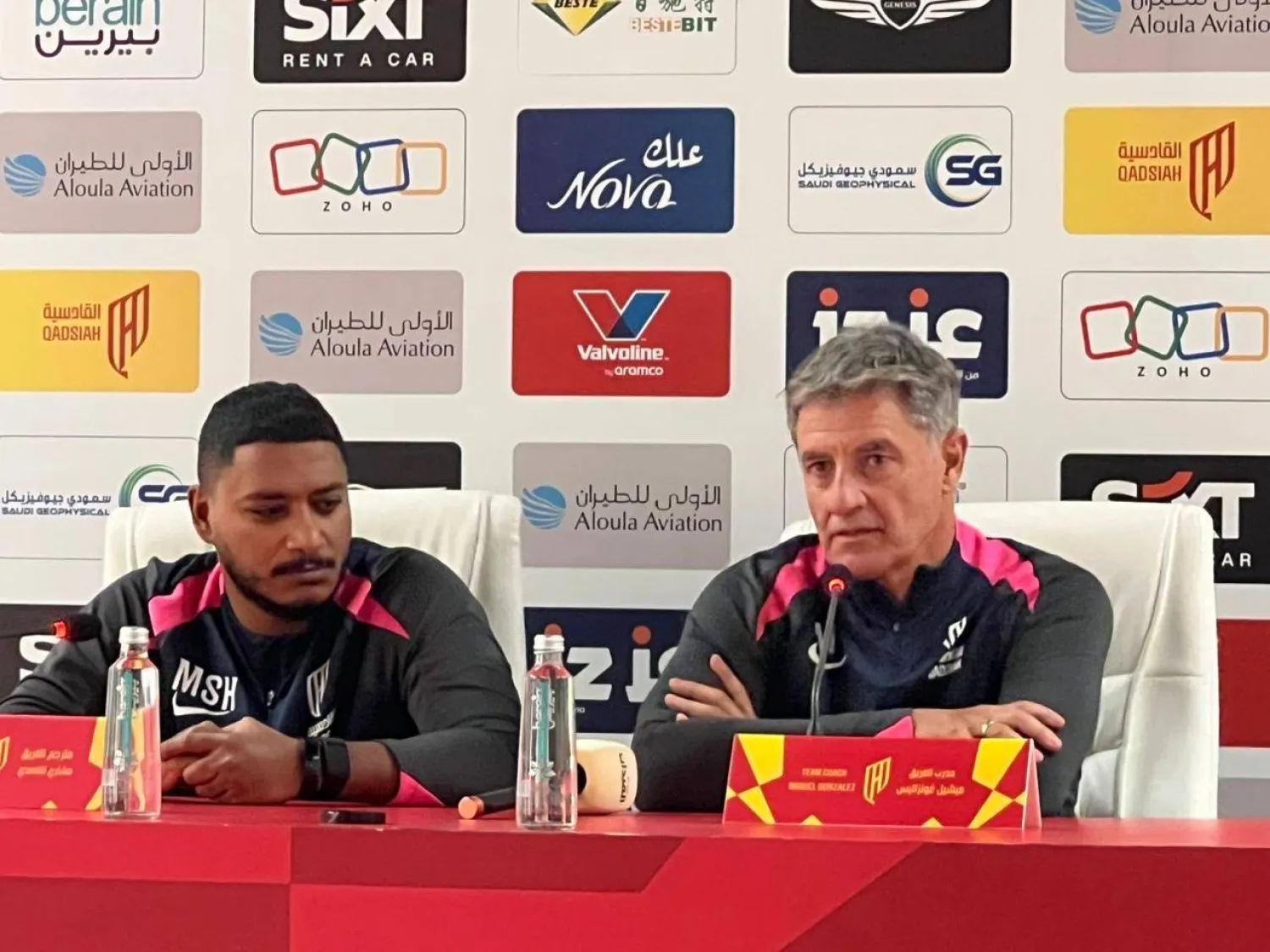 الإسباني ميشيل غونزاليس المدير الفني لفريق القادسية (الشرق الأوسط)