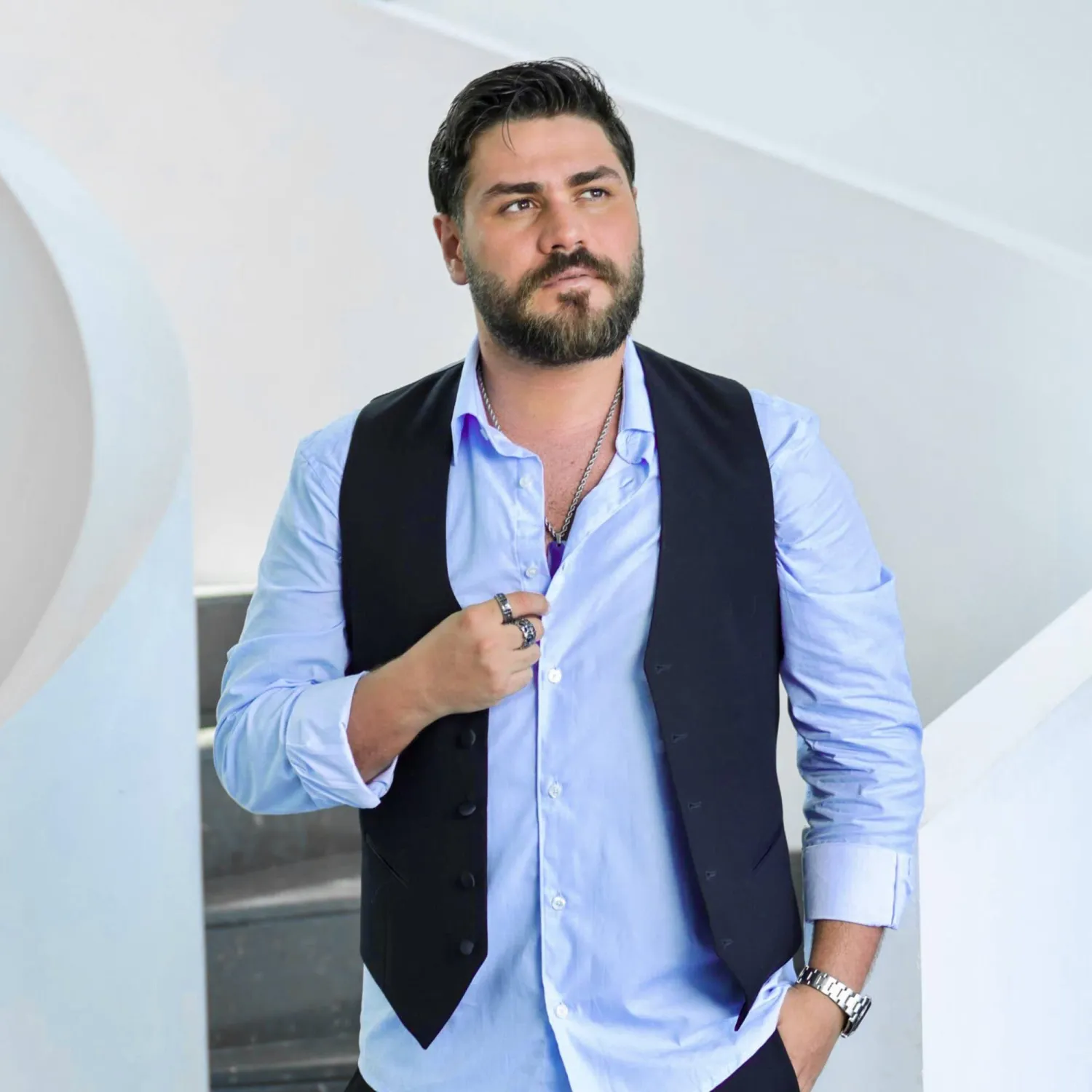 يحضّر المجذوب لأعمال غنائية جديدة من ألحان محمد حيدر (المكتب الإعلامي للفنان)