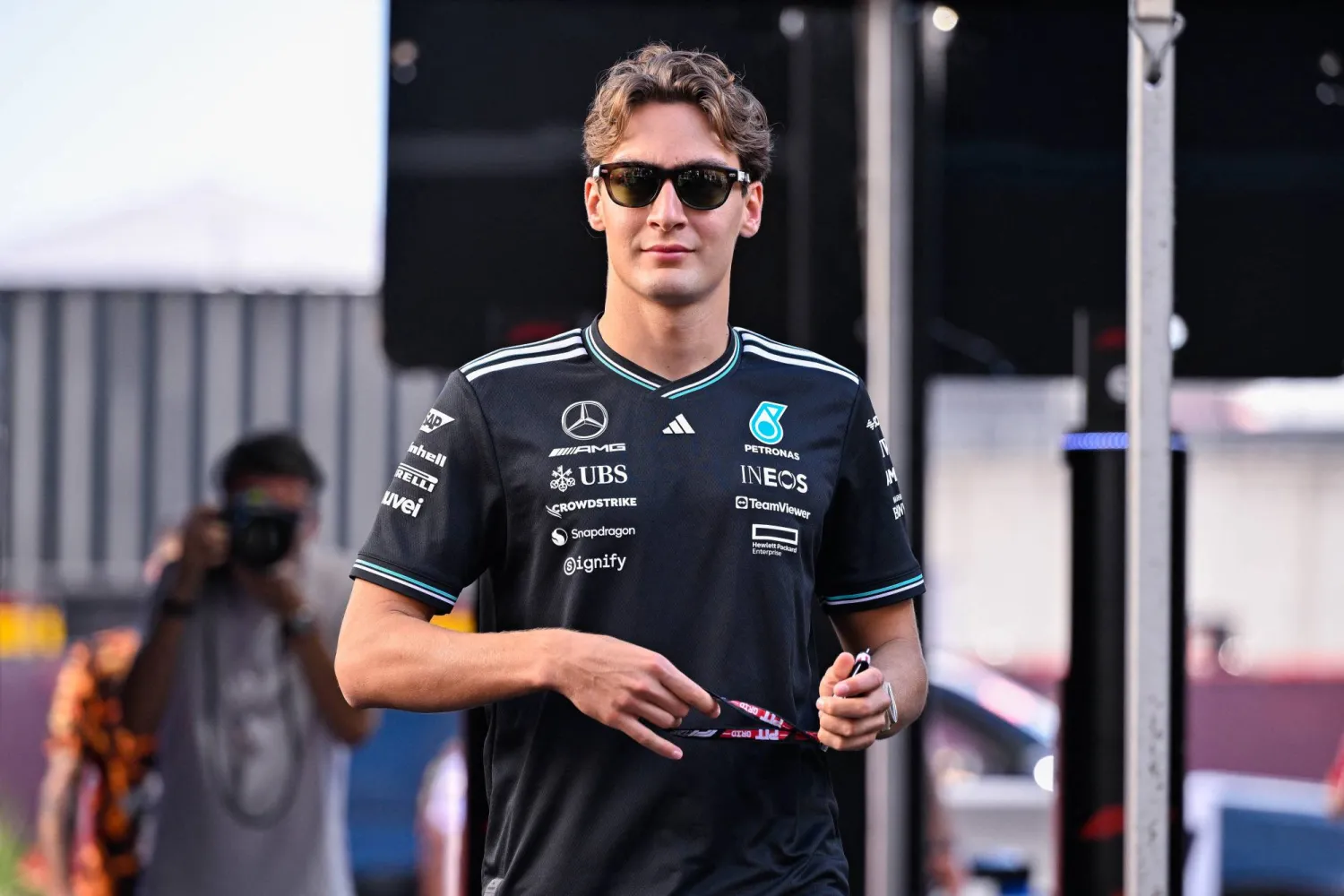 السائق البريطاني جورج راسل سائق مرسيدس (رويترز)