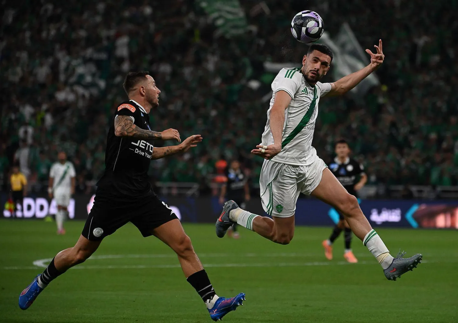 جانب من مباراة الأهلي والشباب (تصوير: علي خمج)