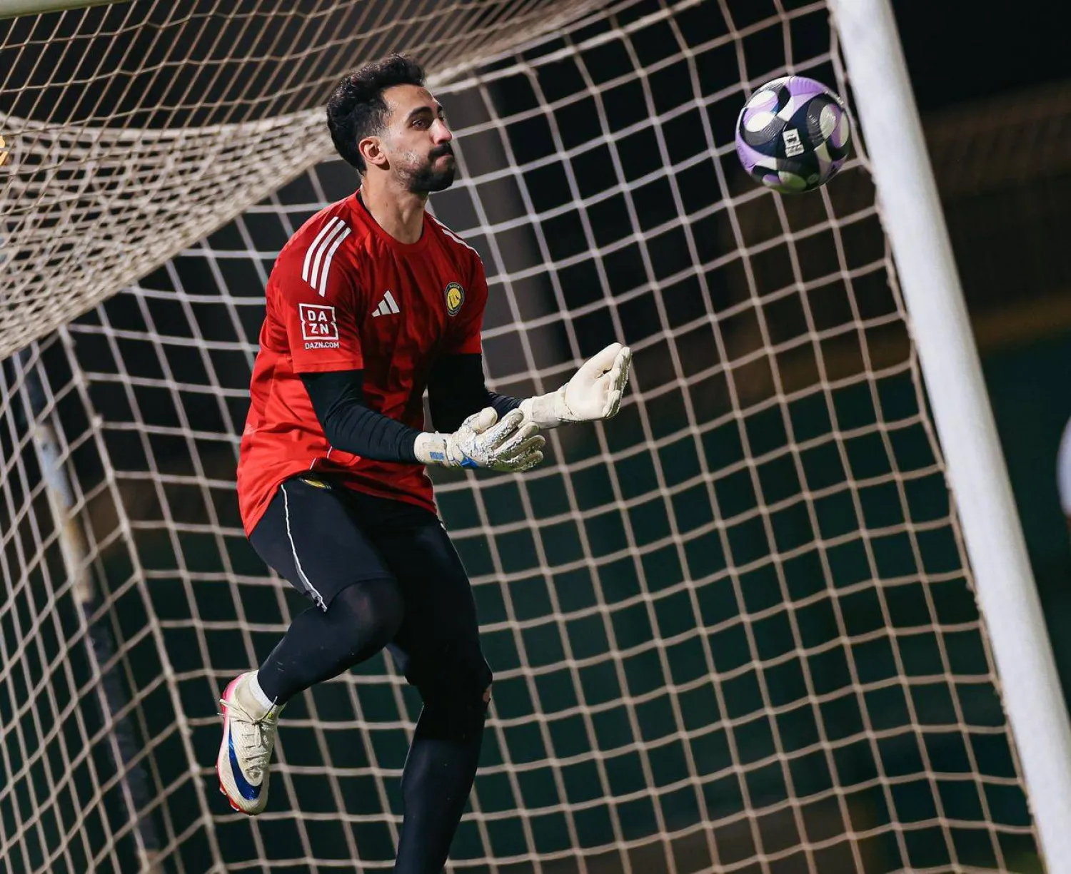 الحارس الدولي نواف العقيدي (نادي النصر).