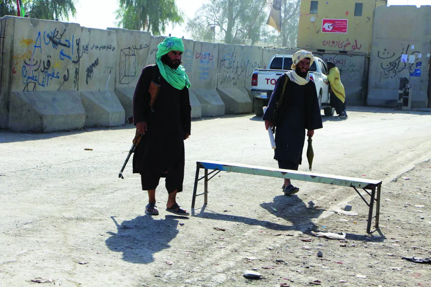 Taliban patrol during cross-border clashes between Taliban security forces and Pakistani soldiers at the Afghan-Pakistan border in Spin Boldak, Afghanistan, 15 October 2025. EPA/QUDRATULLAH RAZWAN
