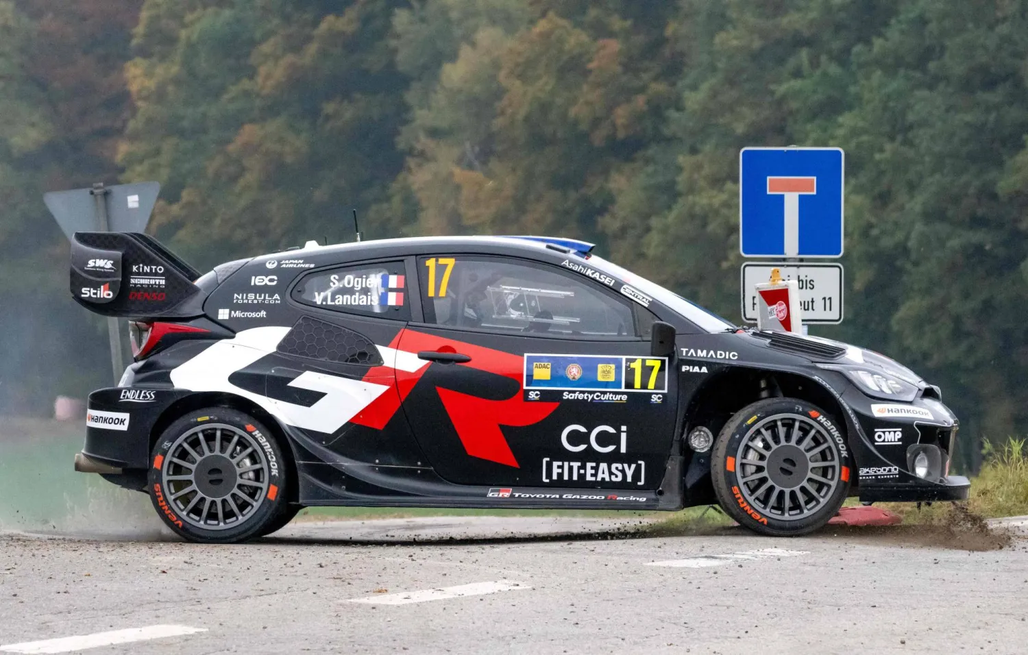  الفرنسي سيباستيان أوجييه تعرَّض لحادث في «رالي أوروبا الوسطى» (أ.ف.ب)