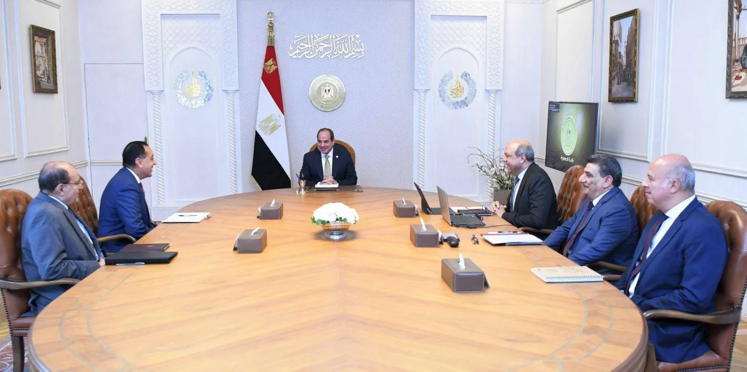 السيسي يطلع على الموقف التنفيذي لمشروع «مبنى 4» بمطار القاهرة الدولي (الرئاسة المصرية)