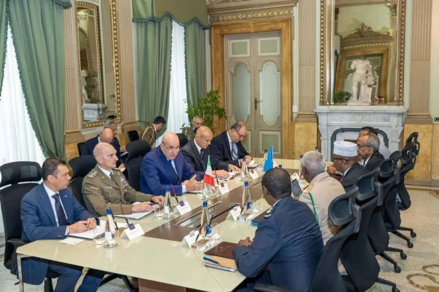 جانب من محادثات وزير الدفاع الصومالي مع نظيره الإيطالي في روما (وكالة الأنباء الصومالية)