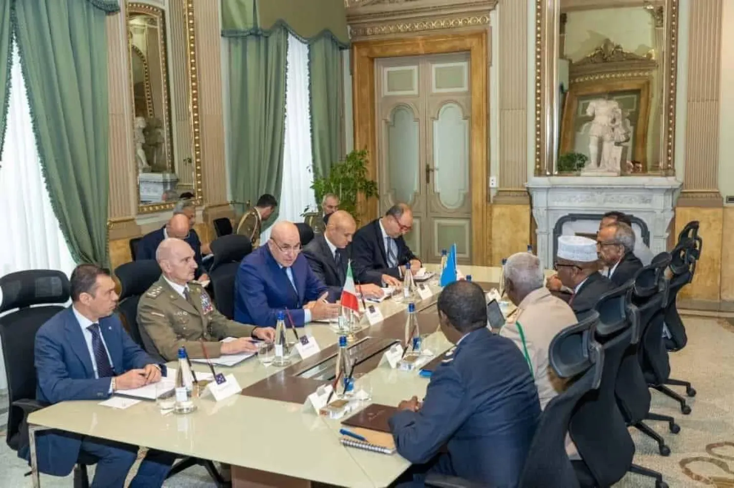 Somali Savunma Bakanı Ahmed Muallim Faki'nin İtalyan mevkidaşı Guido Crosetto ile Roma'da yaptığı görüşmeden (SONNA)