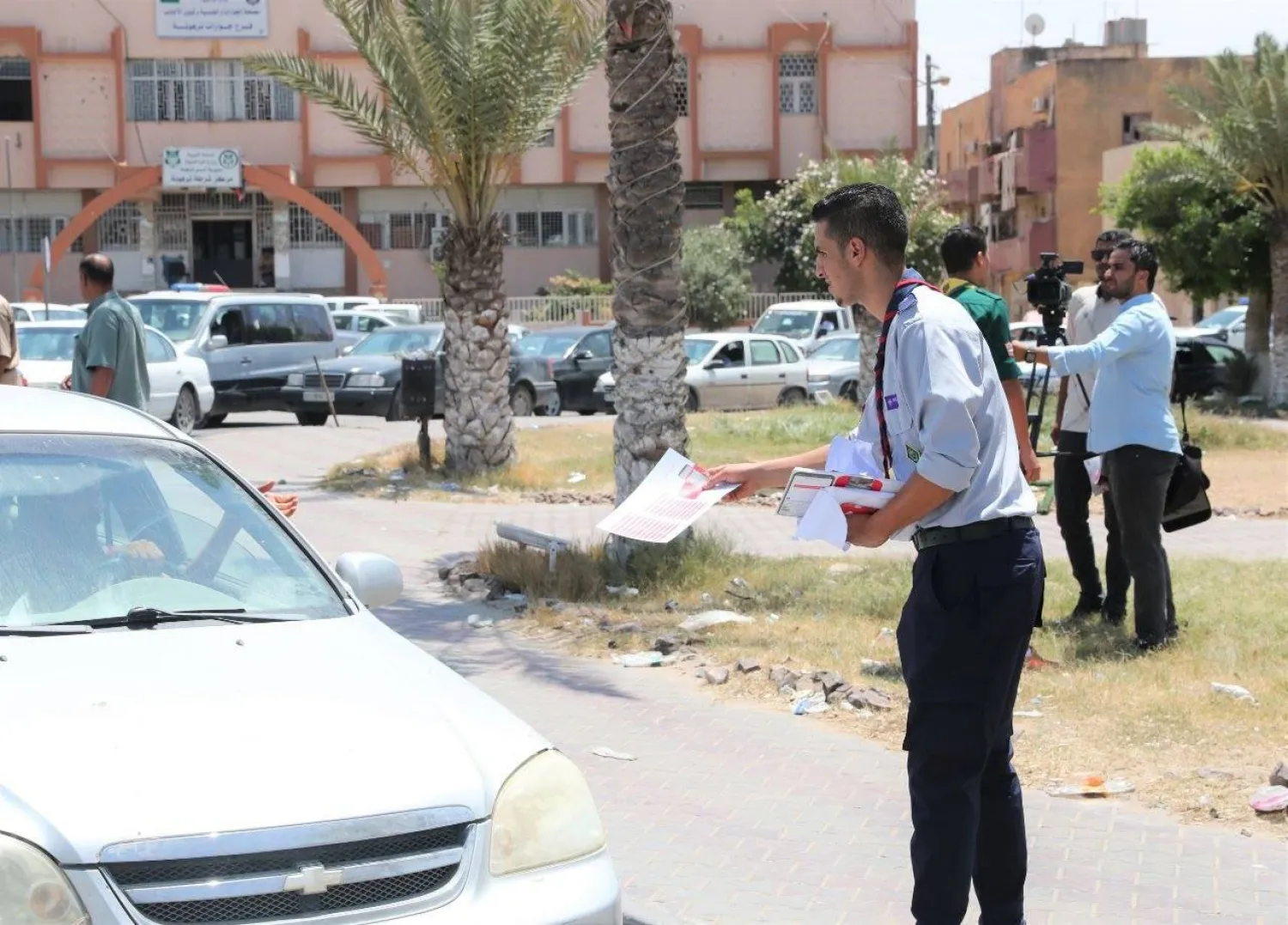 جانب من حملة تشجيع المواطنين على الإدلاء بأصواتهم في الانتخابات البلدية في طرابلس (مفوضية الانتخابات)