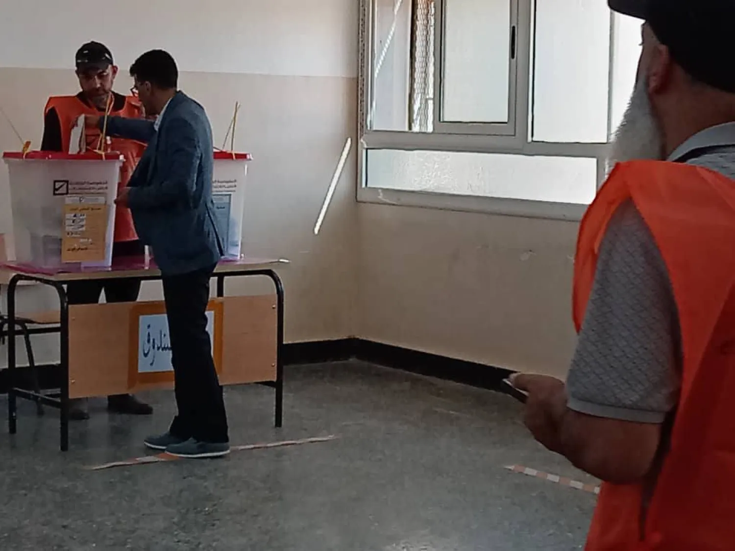ليبي يدلي بصوته في الانتخابات المحلية في الجنوب السبت (مفوضية الانتخابات)