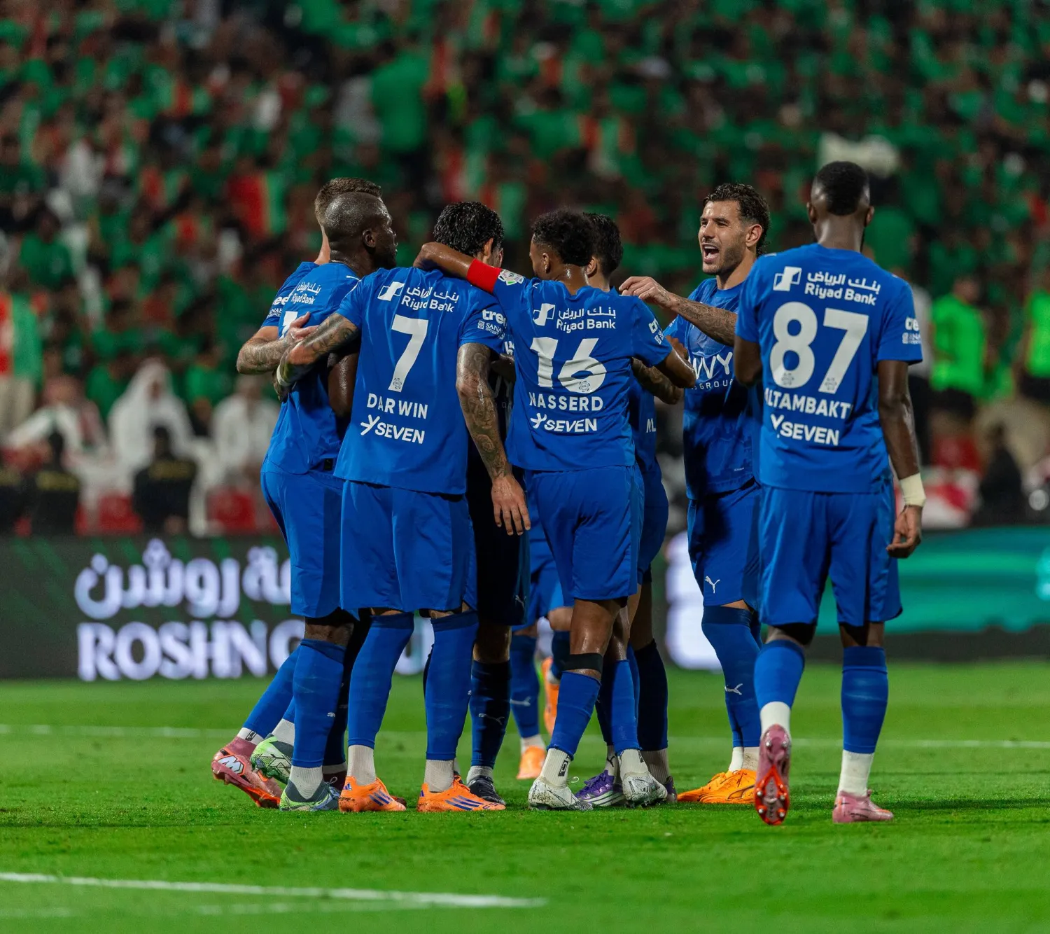 فرحة هلالية بأحد الأهداف (تصوير: عيسى الدبيسي)