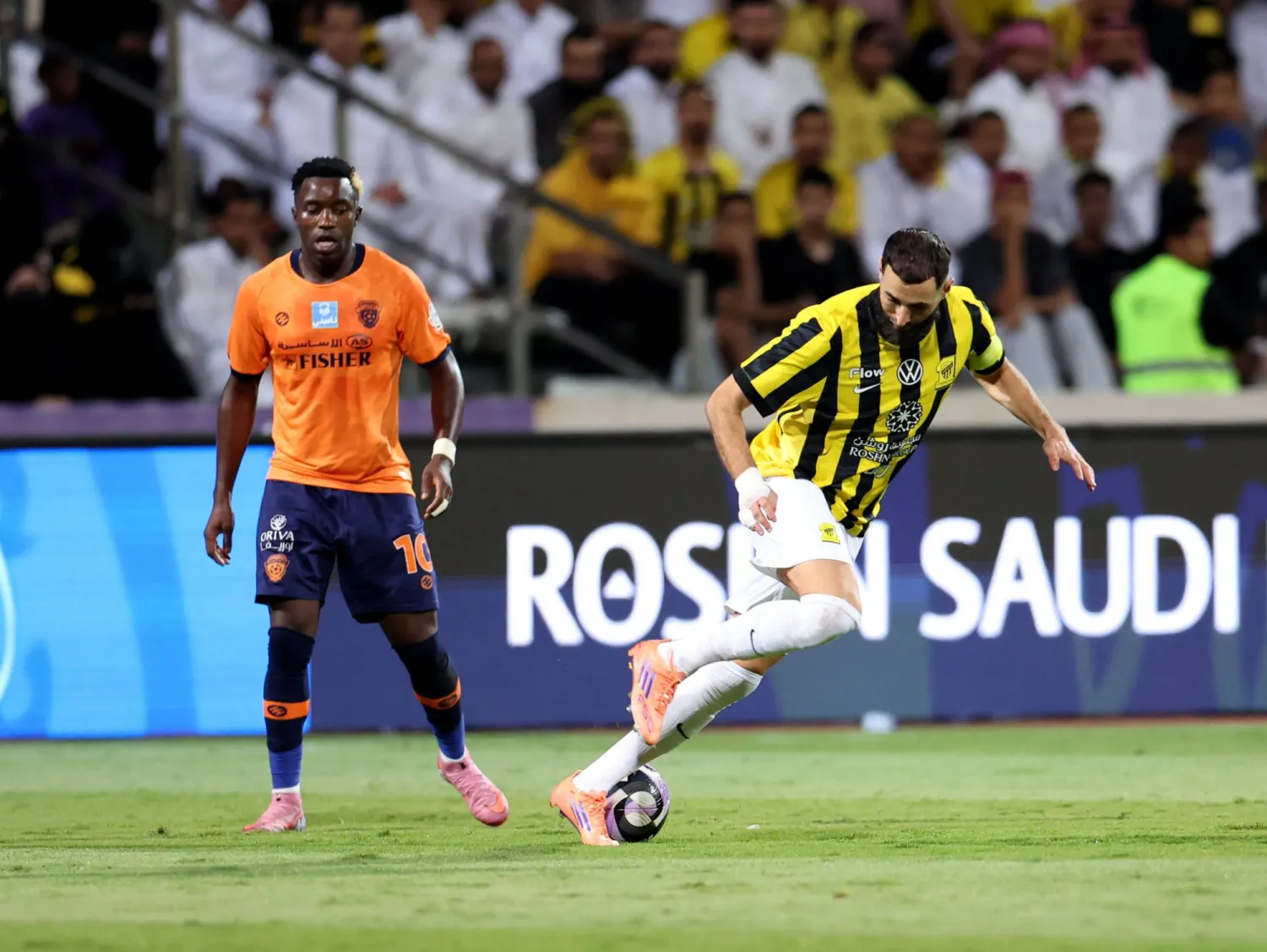 بنزيمة لم يقدم شيئا للاتحاد في مباراة الفيحاء (تصوير: مشعل القدير)