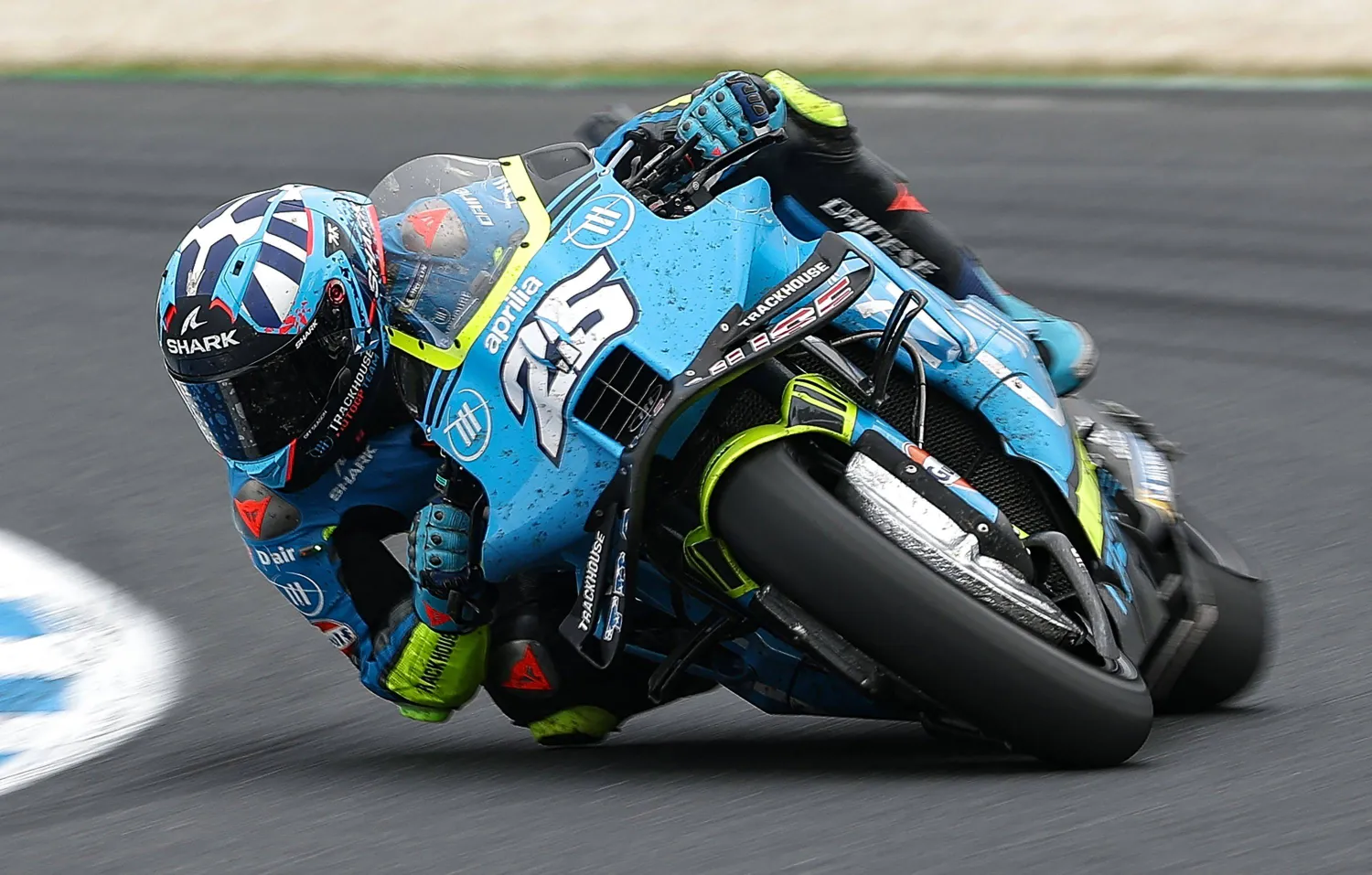 Trackhouse MotoGP Team's Spanish rider Raul Fernandez rides during the MotoGP Australian Grand Prix on Philip Island on October 19, 2025. Photo by Martin KEEP / AFP)