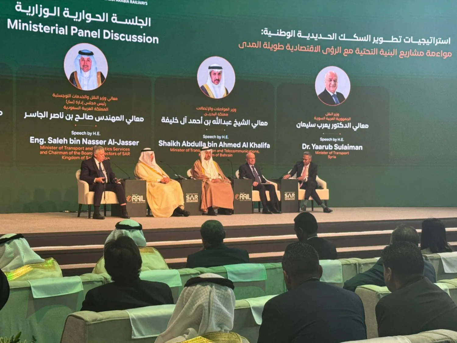 جانب من الجلسة الحوارية (الشرق الأوسط)