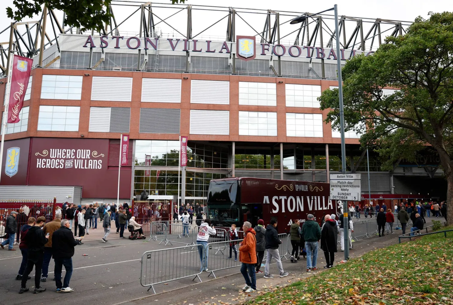 القوة الأمنية غير قادرة على ضمان تأمين اللقاء بشكل كامل (رويترز)