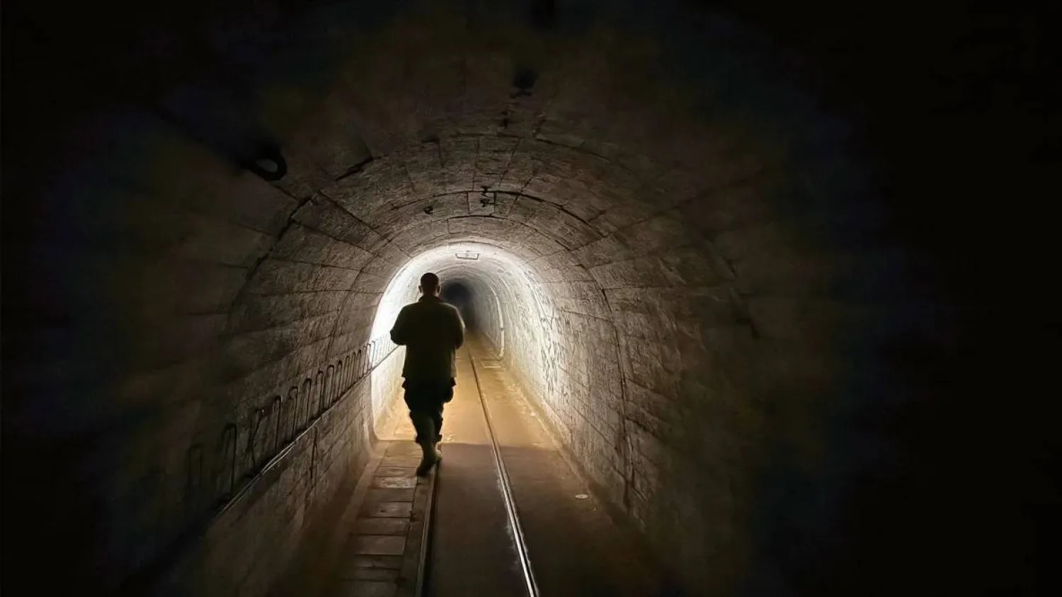 شبكة من الأنفاق والغرف بطول 20 ميلاً بناها النازيون (موقع مدينة الخندق) 