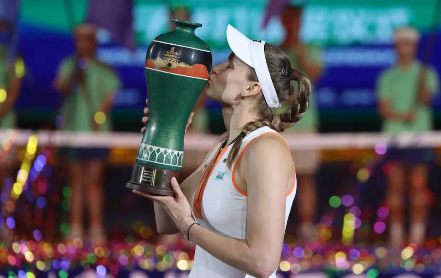 Tennis - WTA 500 - Ningbo Open - Yinzhou Tennis Center, Ningbo, China - October 19, 2025 Kazakhstan's Elena Rybakina celebrates with the trophy after winning the final against Russia's Ekaterina Alexandrova REUTERS/Maxim Shemetov 