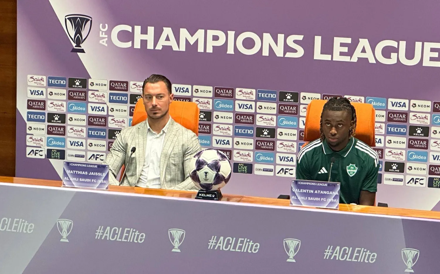 ماتياس يايسله وفالنتين أتانغانا خلال المؤتمر الصحافي (الشرق الأوسط)