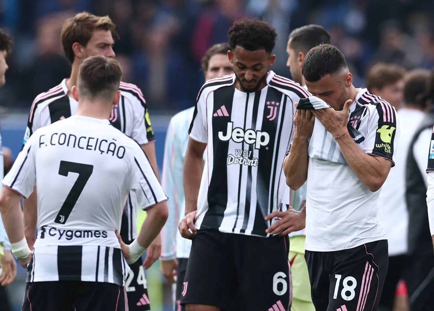 ازدادت مصاعب يوفنتوس بتلقّيه الخسارة الأولى بعد 5 تعادلات (رويترز)