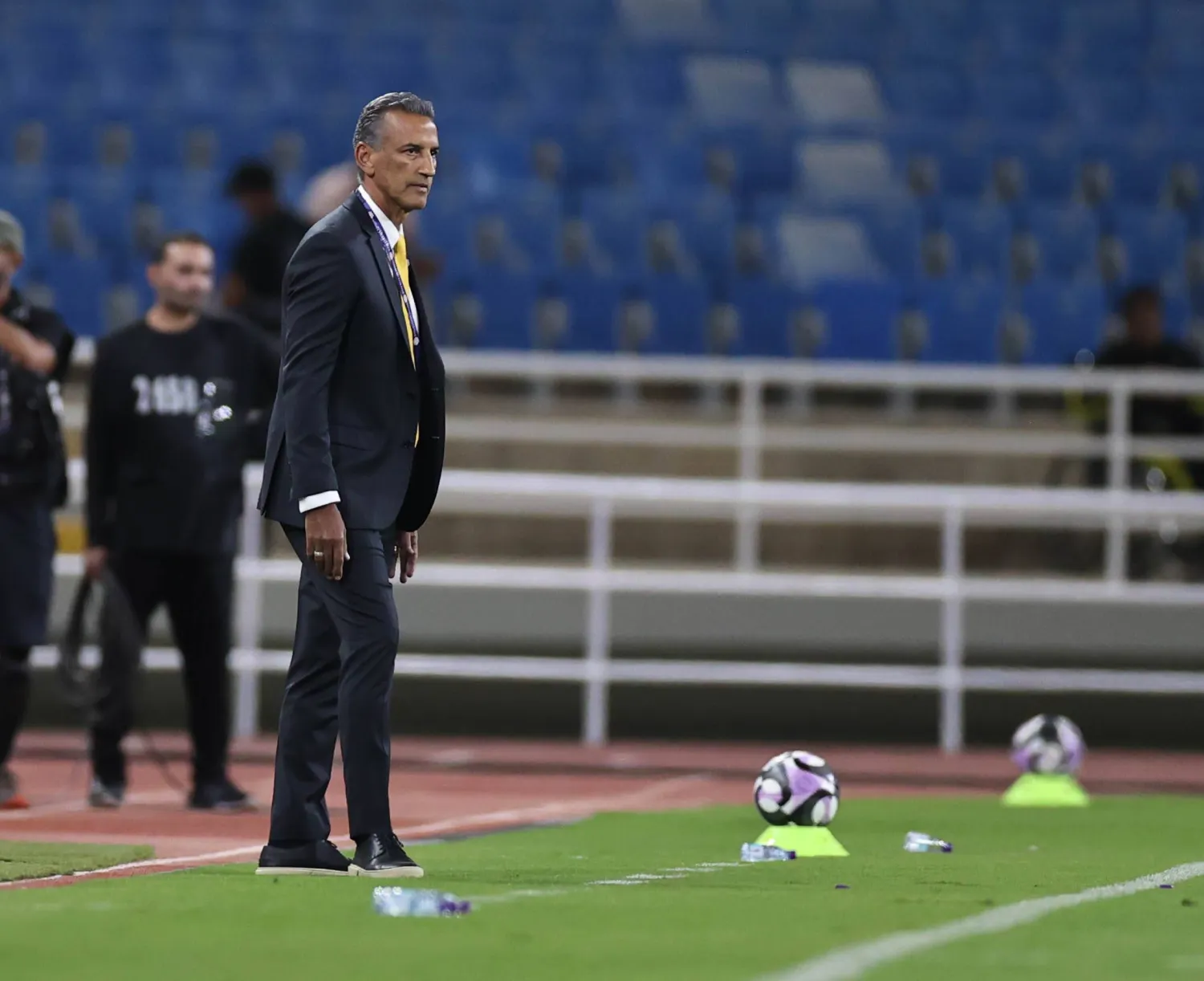 البرازيلي بركيلس شاموسكا مدرب فريق التعاون (تصوير: سعد العنزي) 